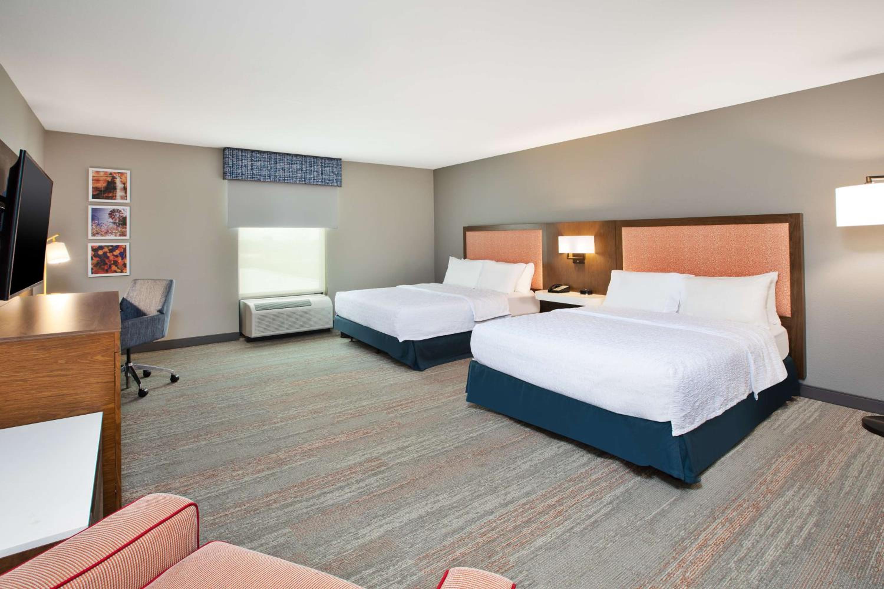 Queen Room with Two Queen Beds - Mobility and Hearing Access/Non-Smoking - Photo 4