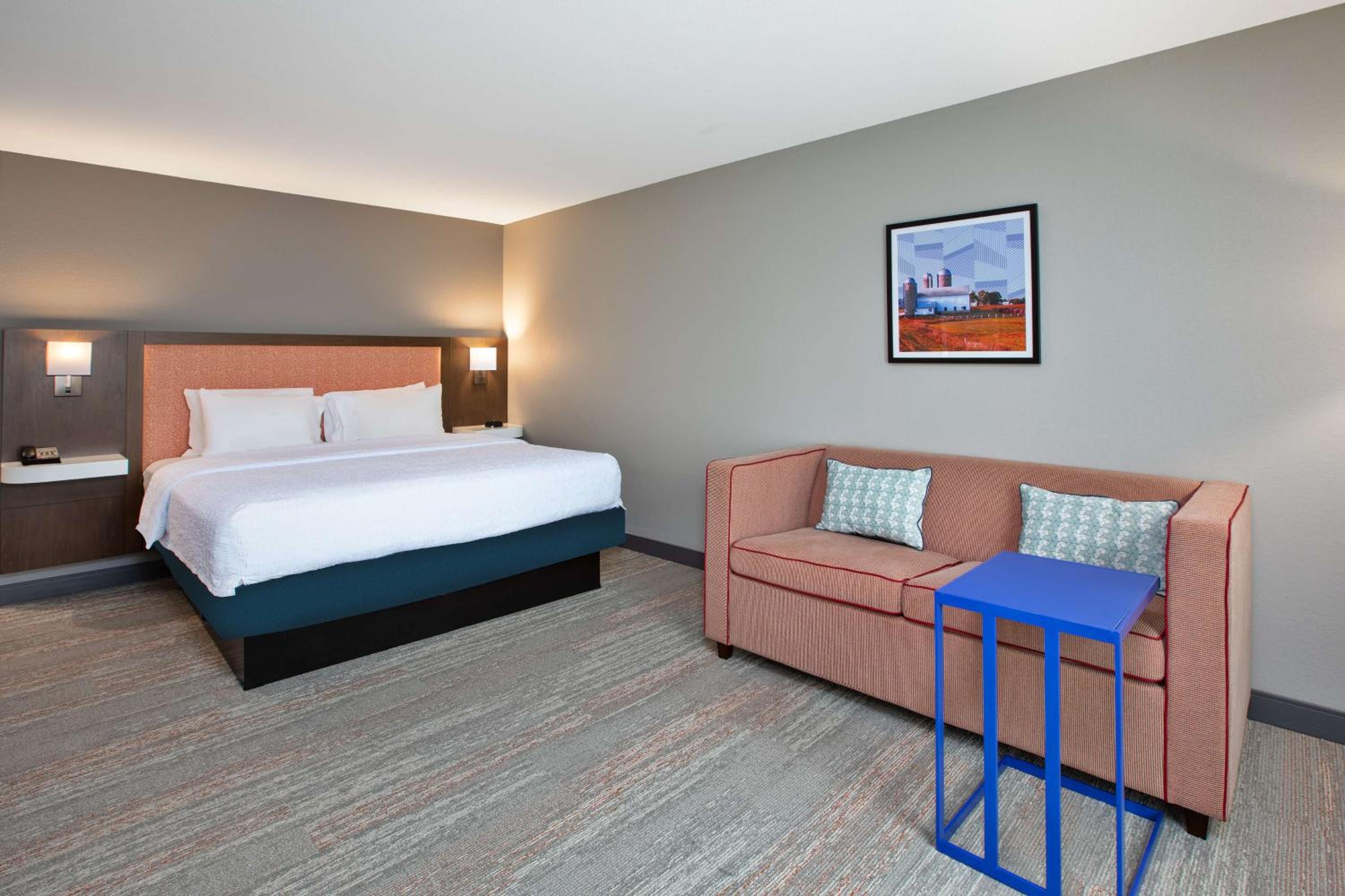 King Room with Sofa Bed - Non-Smoking - Photo 6