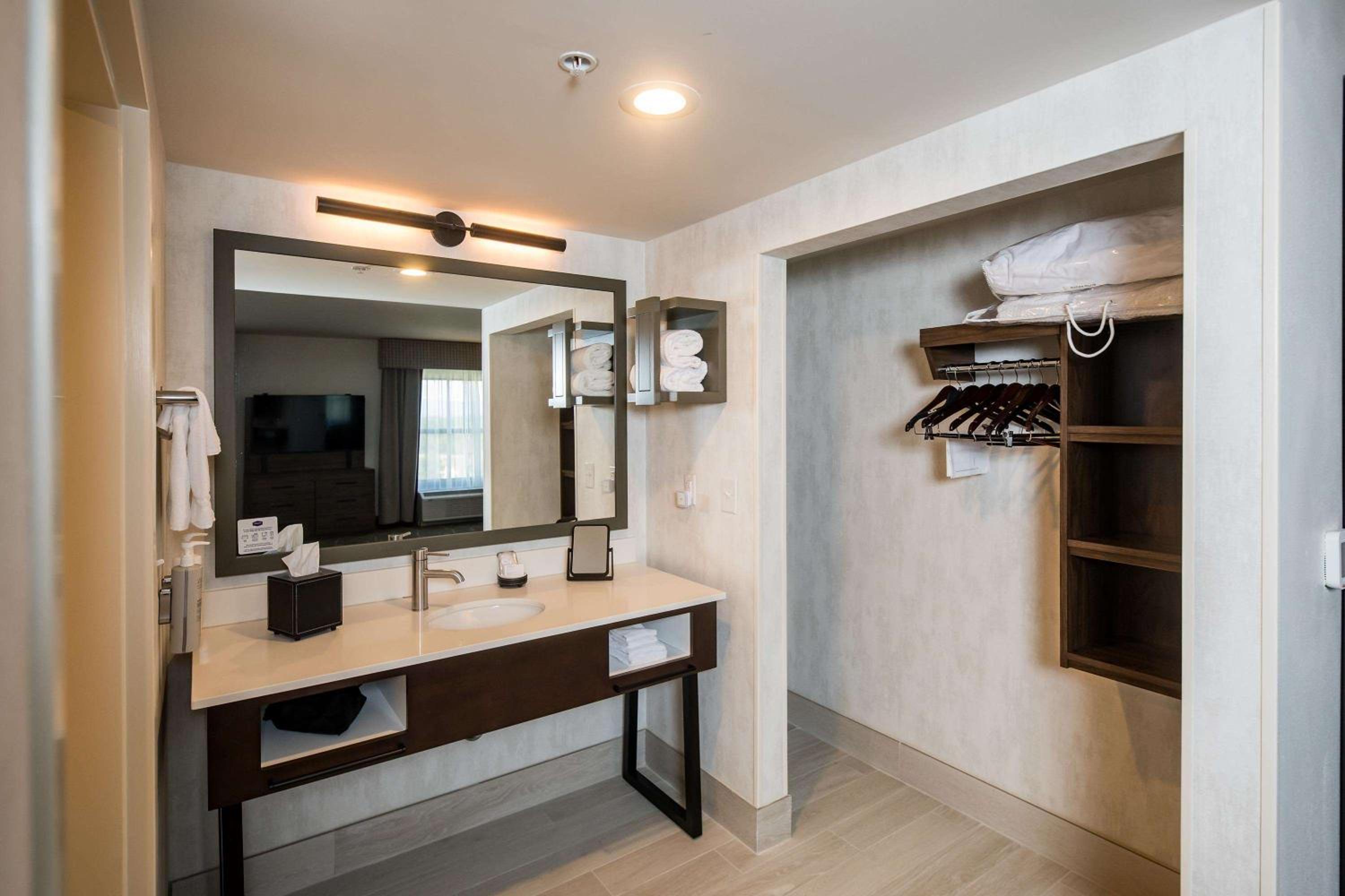 King Studio Suite - Non-Smoking - Photo 4