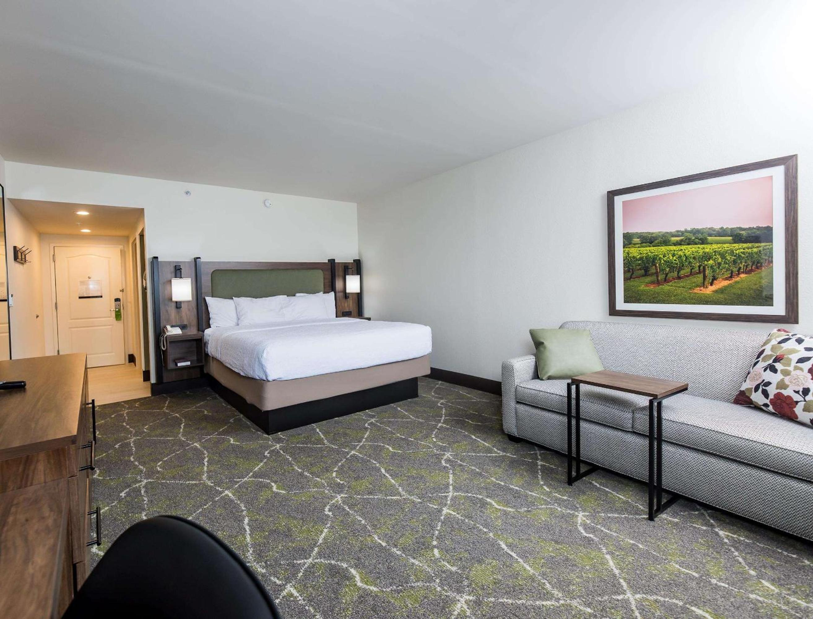 King Room with King Bed - Non-Smoking - Photo 1