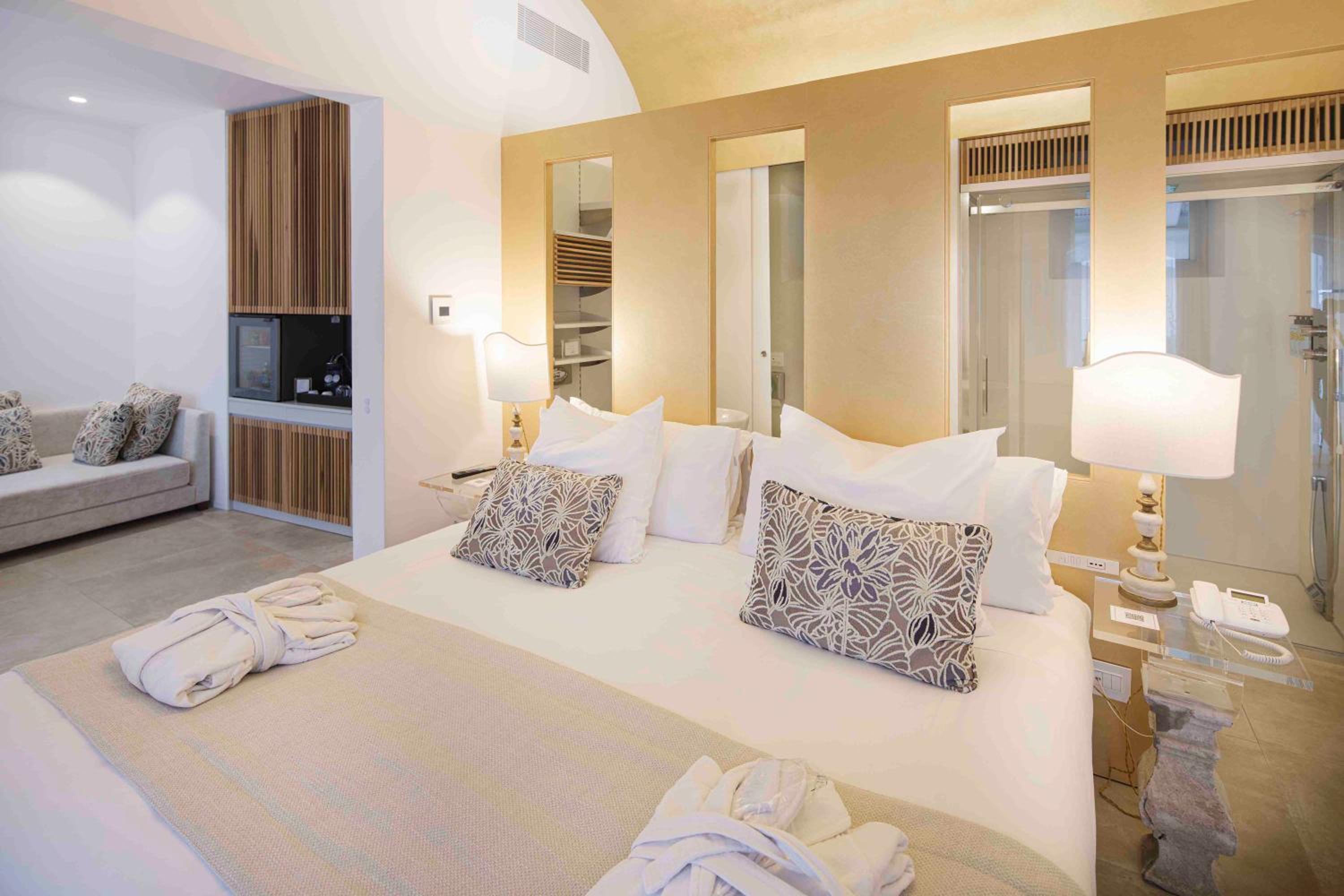 Suite (2 Adults + 2 Children)