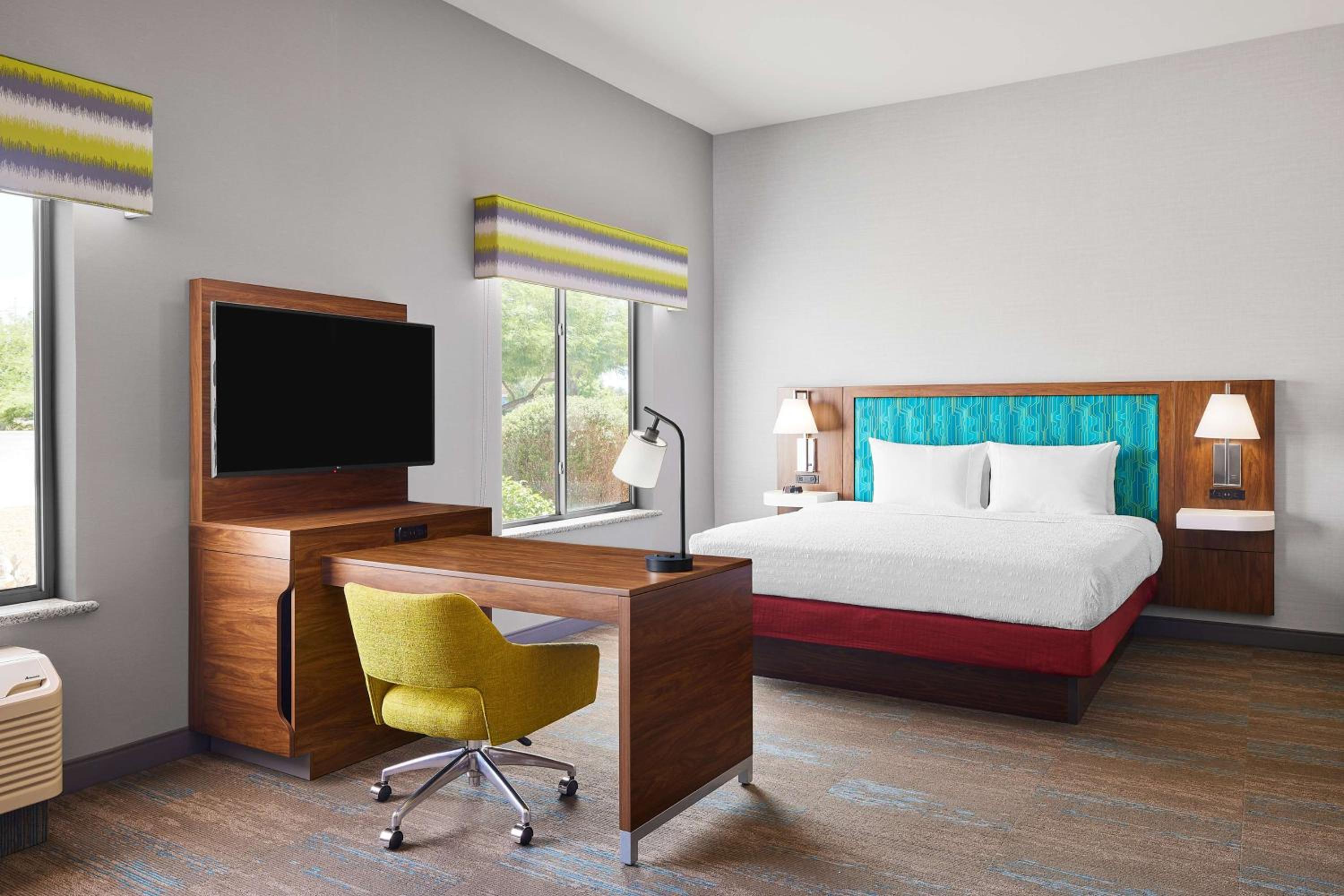 King Studio Suite - Non-Smoking - Photo 3