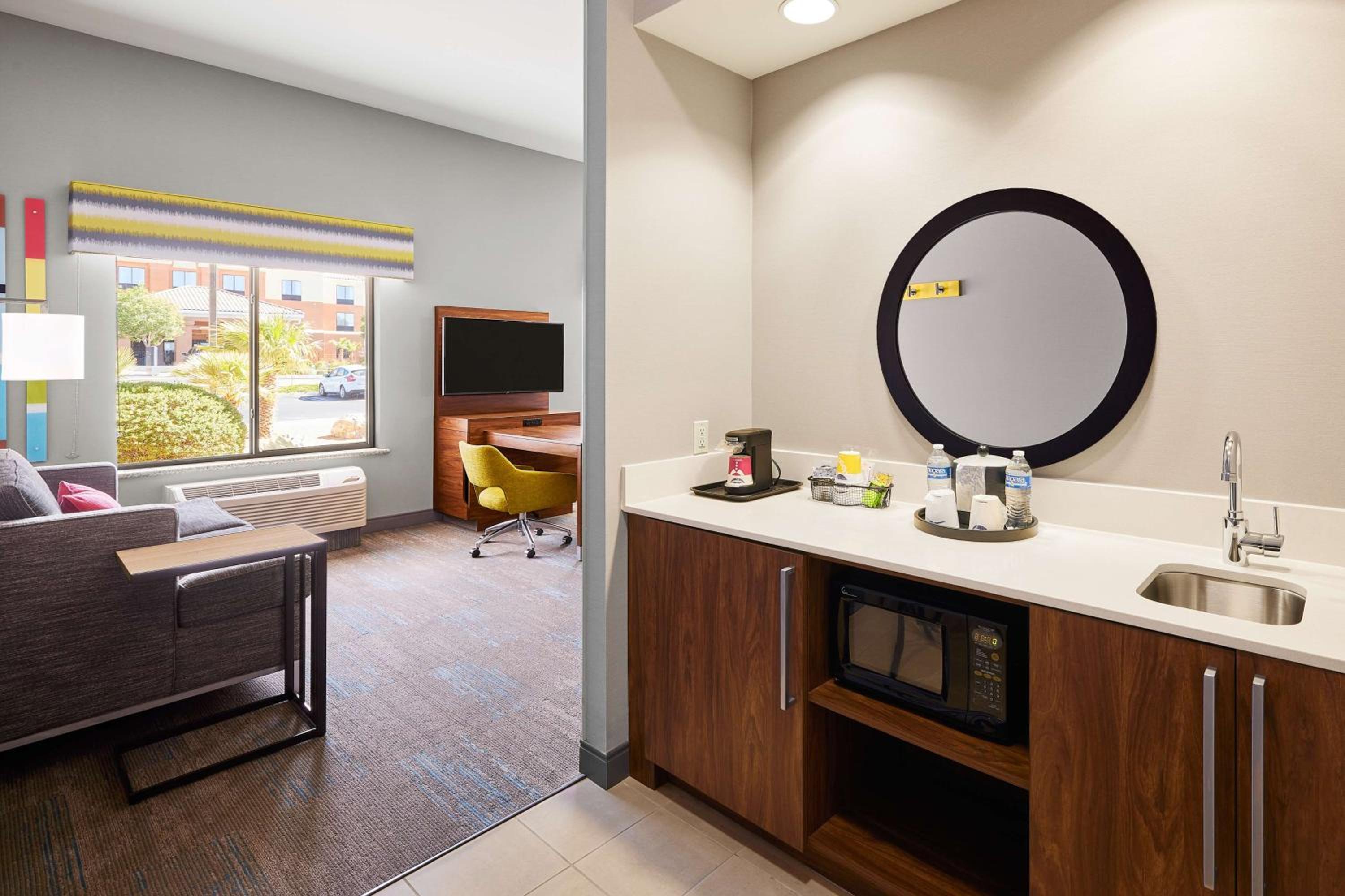 King Studio Suite - Non-Smoking - Photo 4