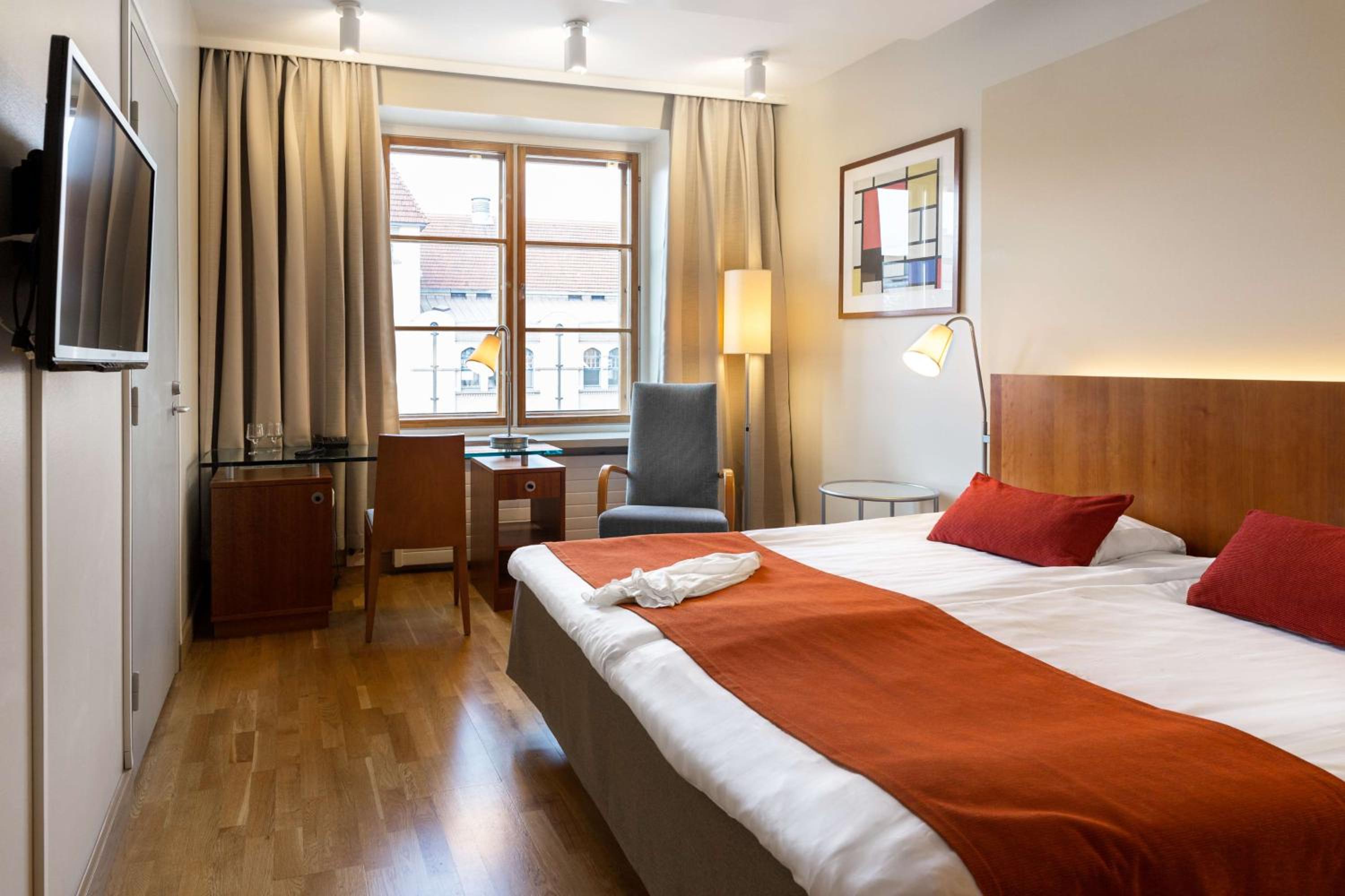 Standard King Room - Photo 5