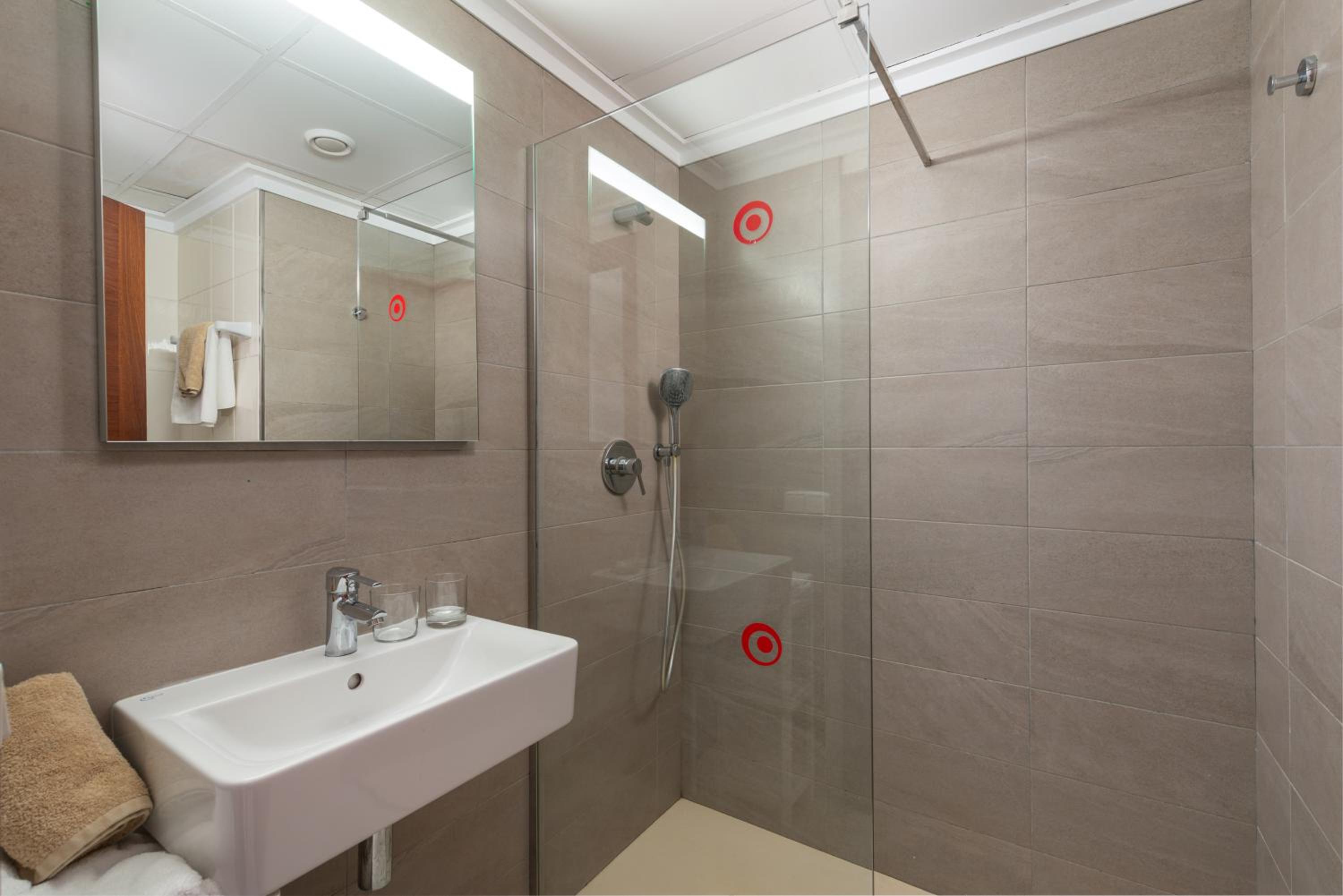 Twin Room With Lateral Sea View thumbnail 5