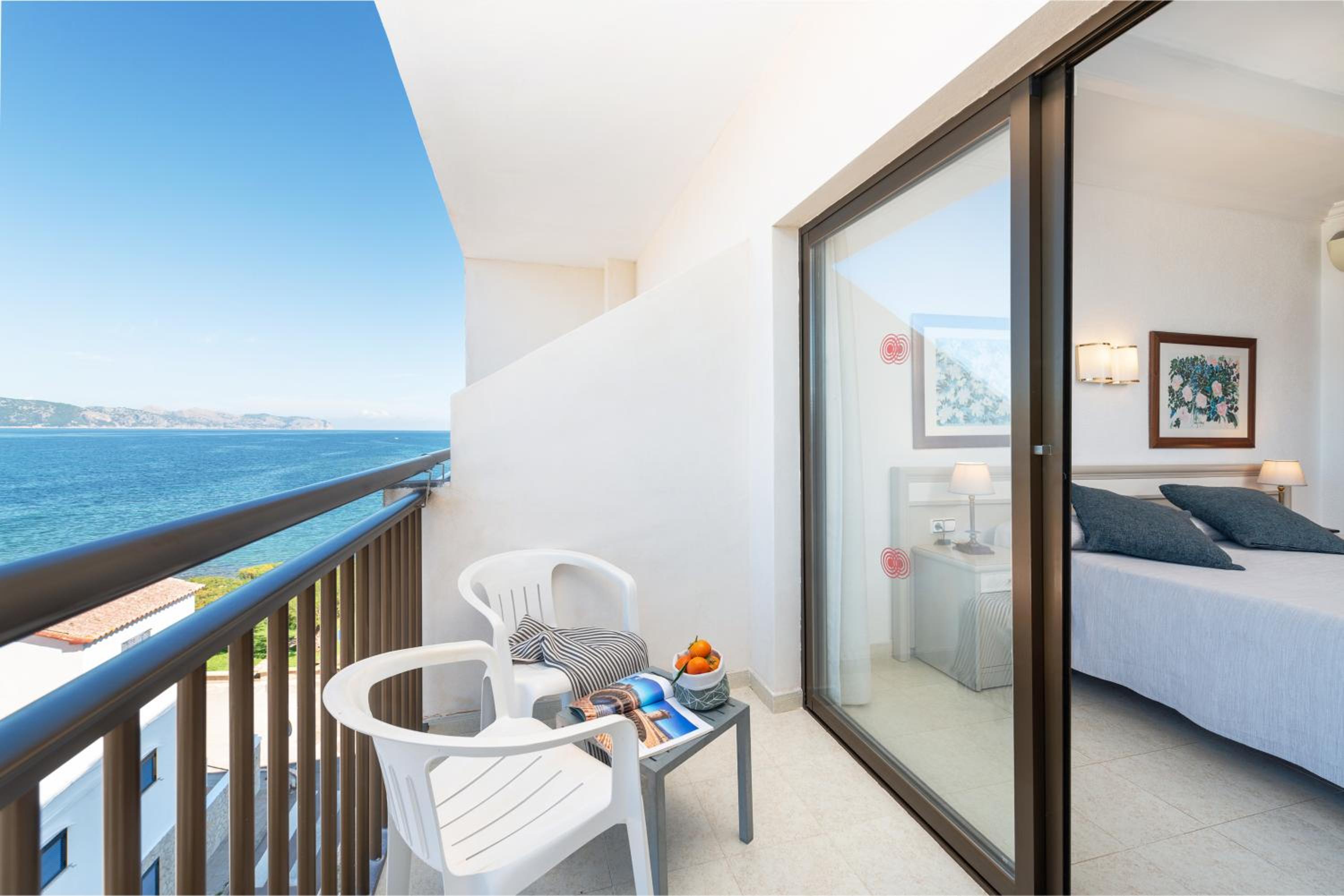 Twin Room With Lateral Sea View