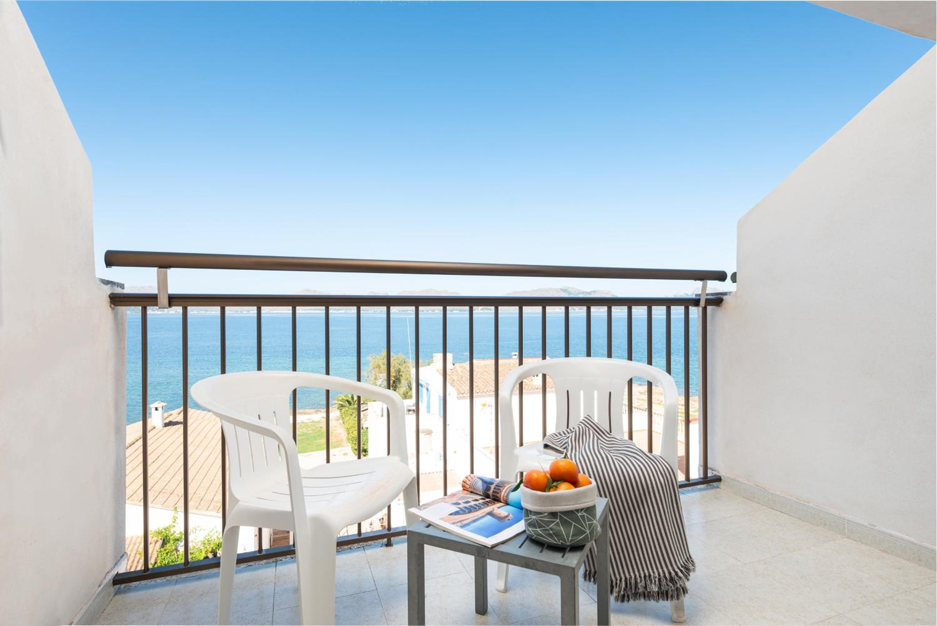 Twin Room With Lateral Sea View