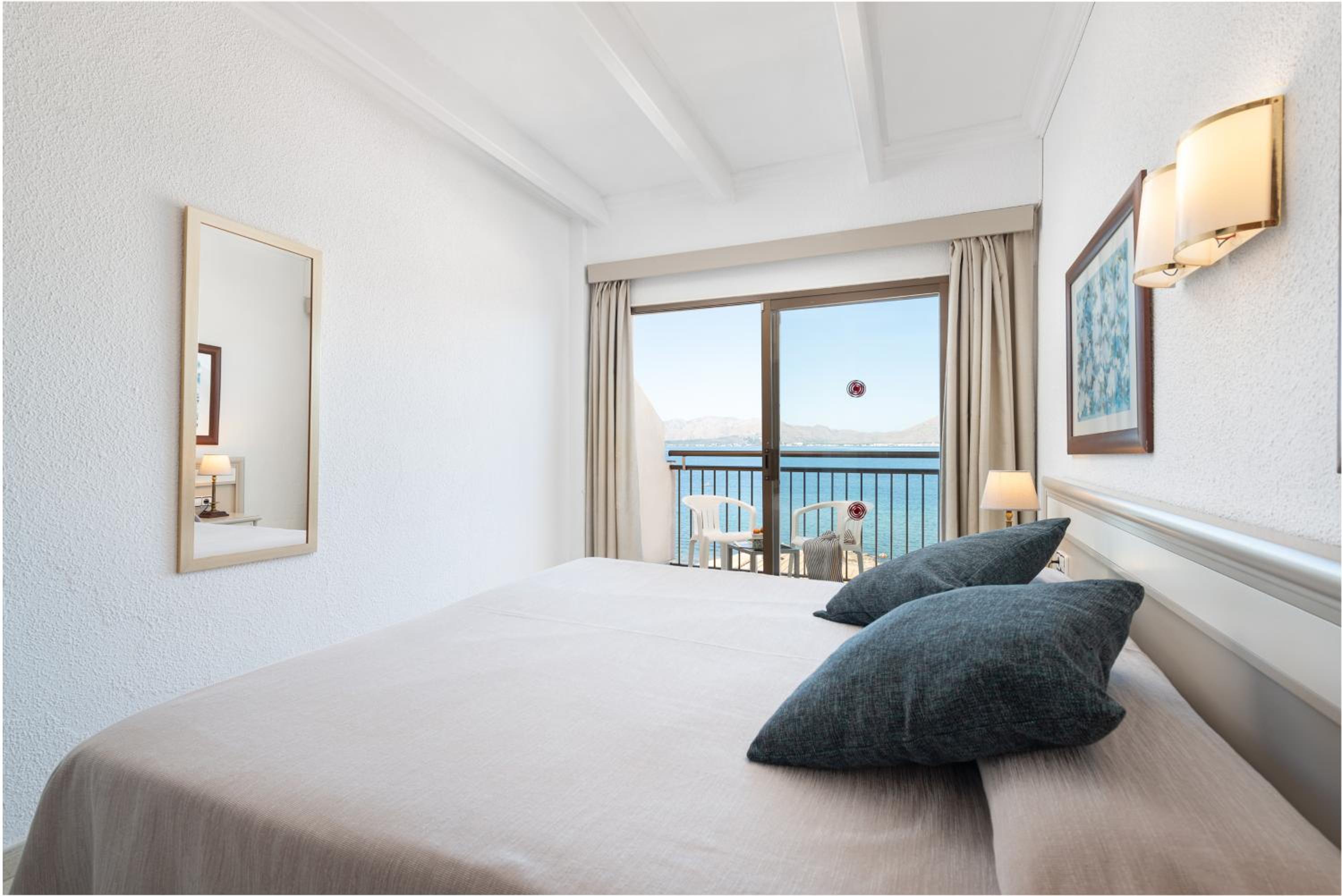 Twin Room With Lateral Sea View