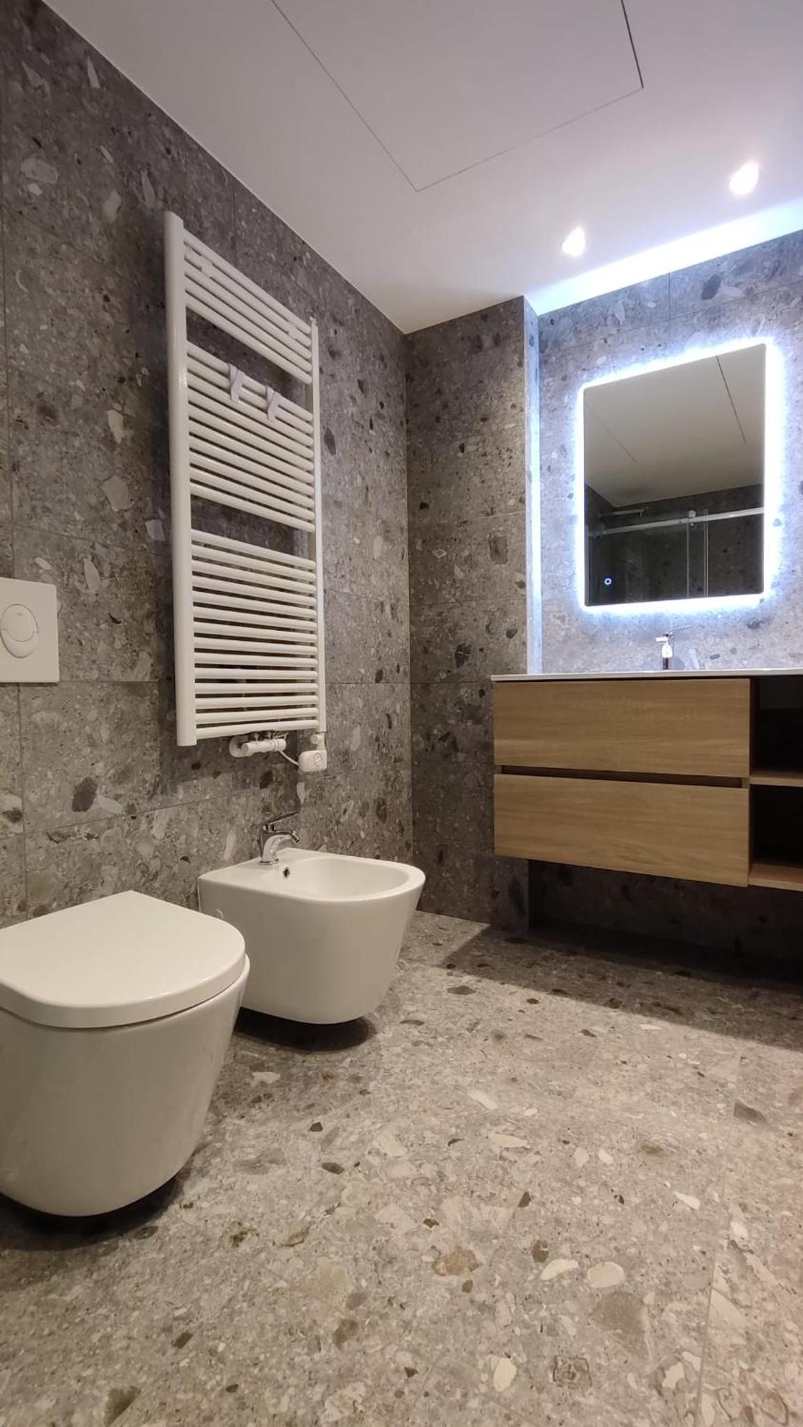 One-Bedroom Apartment with Lake View photo 2