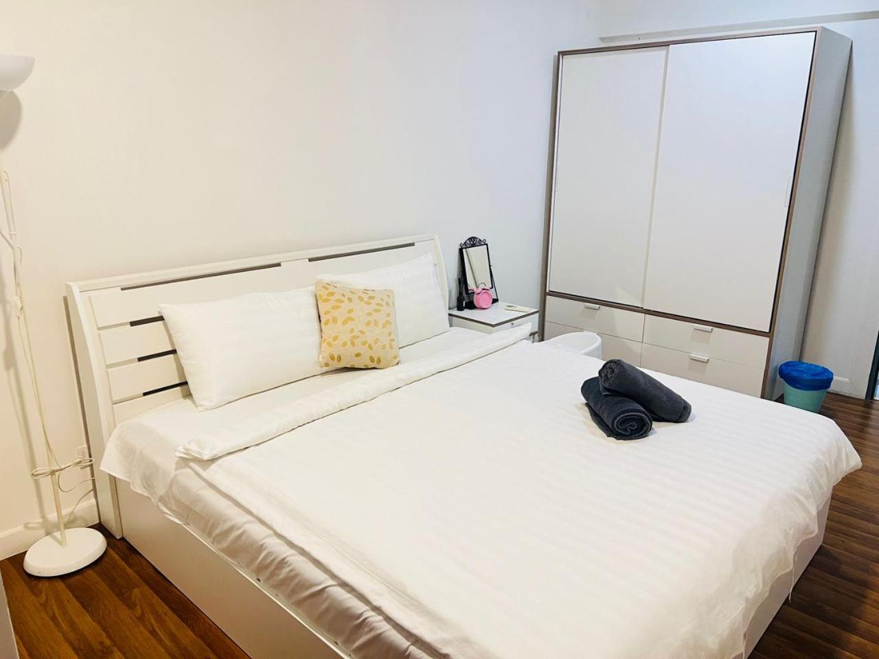 One-Bedroom Apartment With Balcony And City View