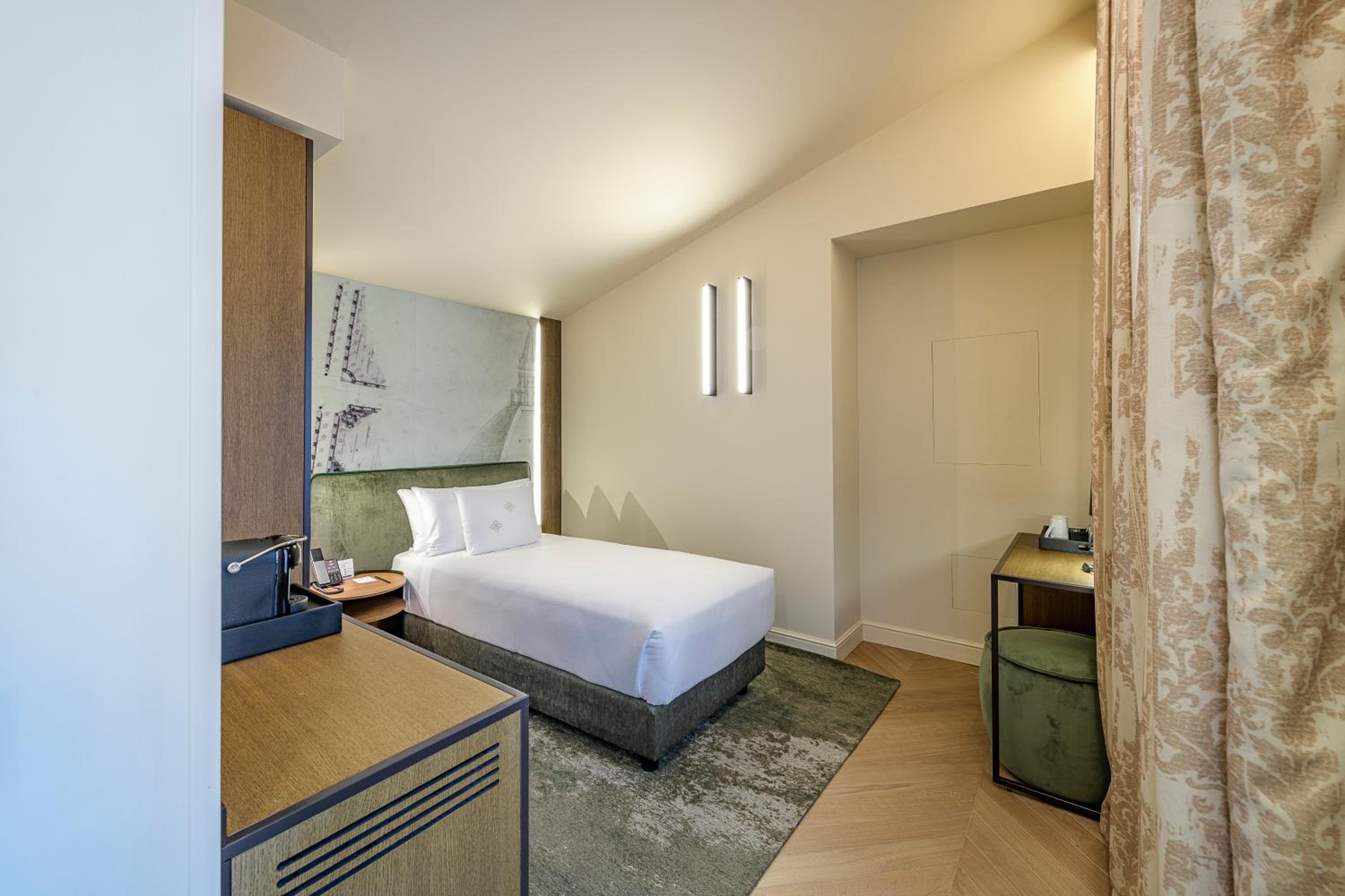Small Single Room photo 1