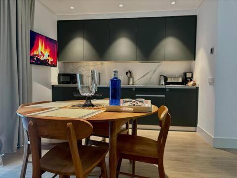 Apartment with Terrace - Photo 13