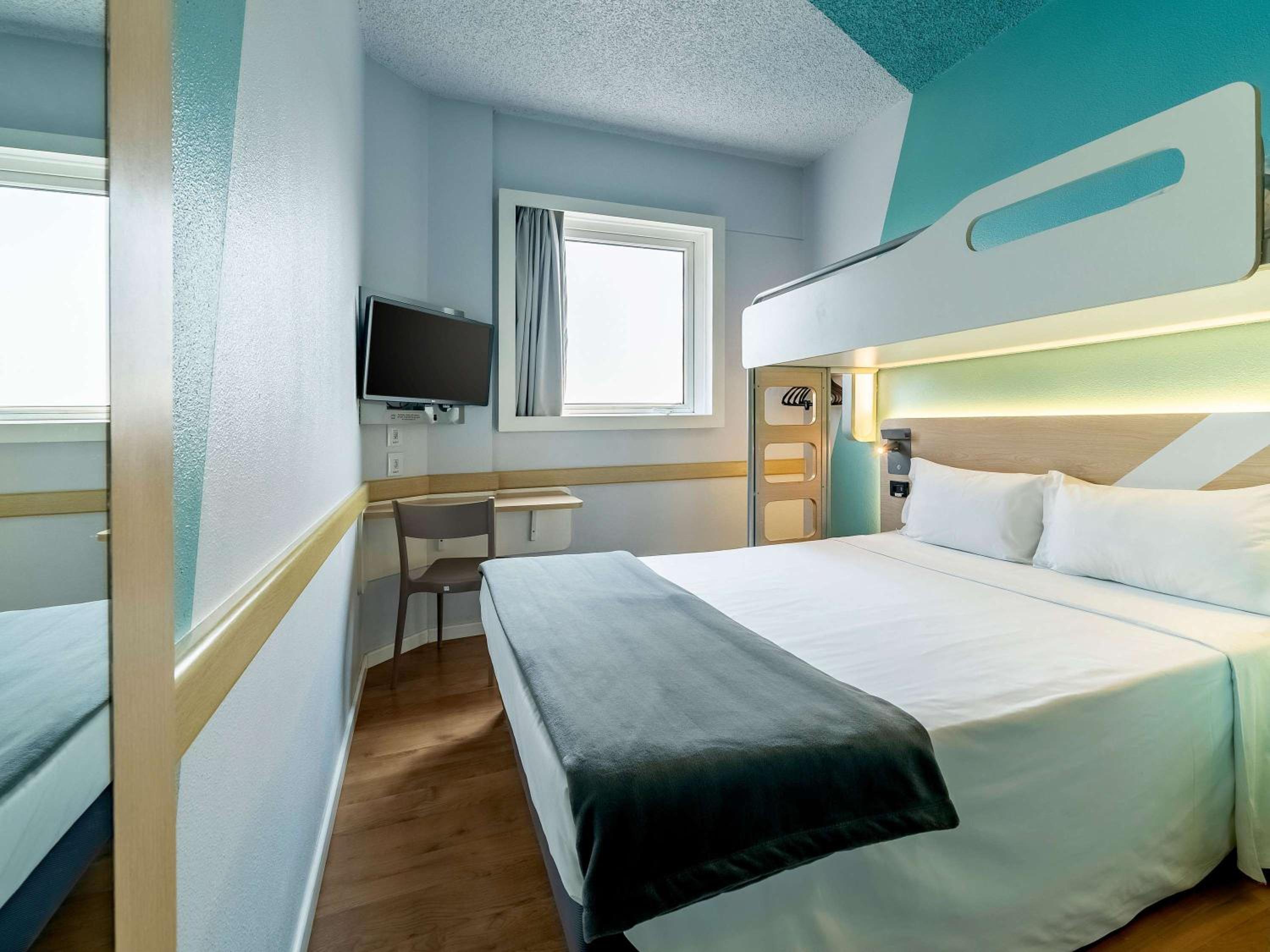 Superior Triple Room with One Double Bed and One Bunk Bed photo 1