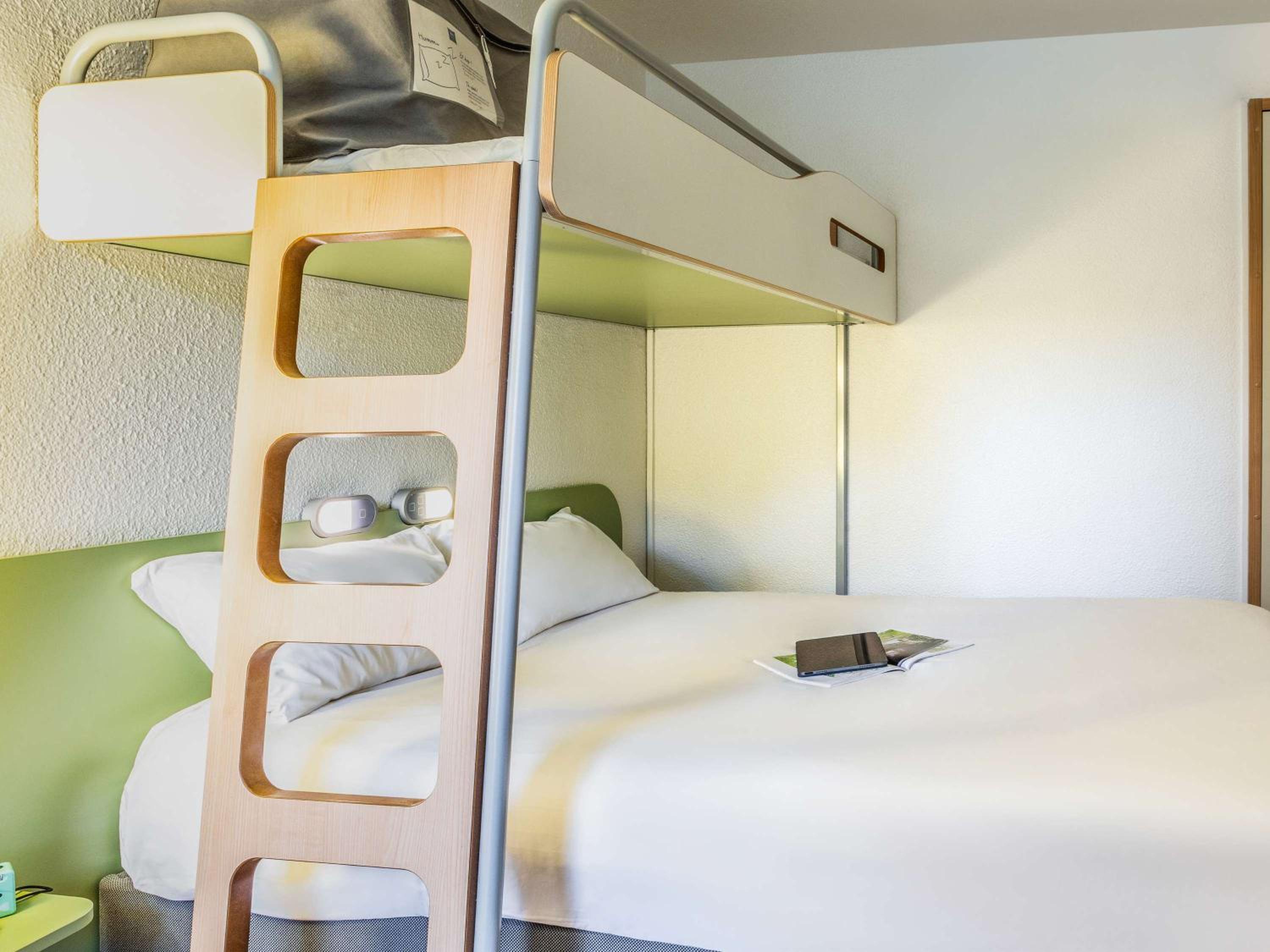 Triple Room with One Double Bed and One Bunk Bed - Photo 3