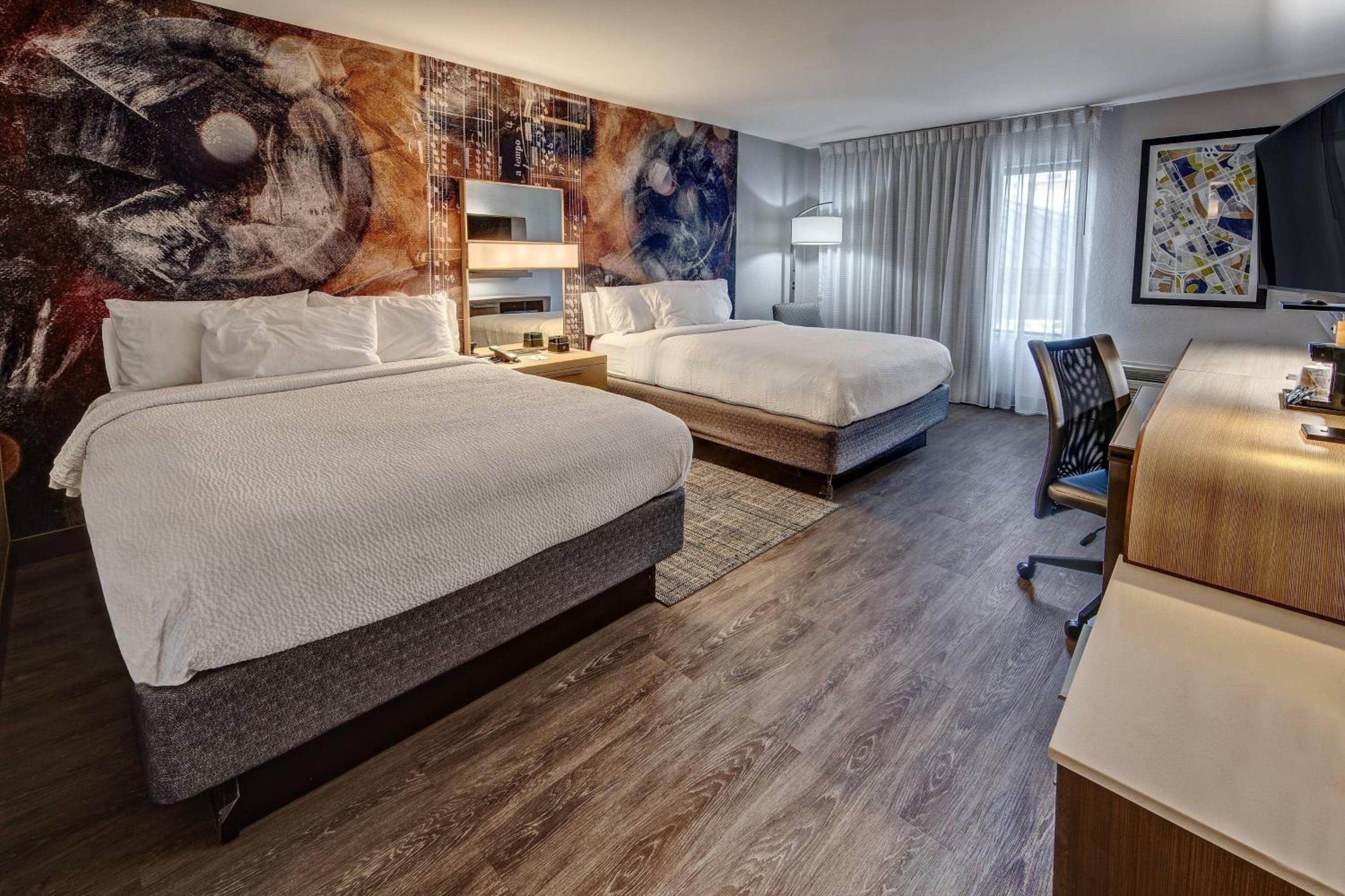 Queen Room with Two Queen Beds - Hearing Accessible - Photo 4
