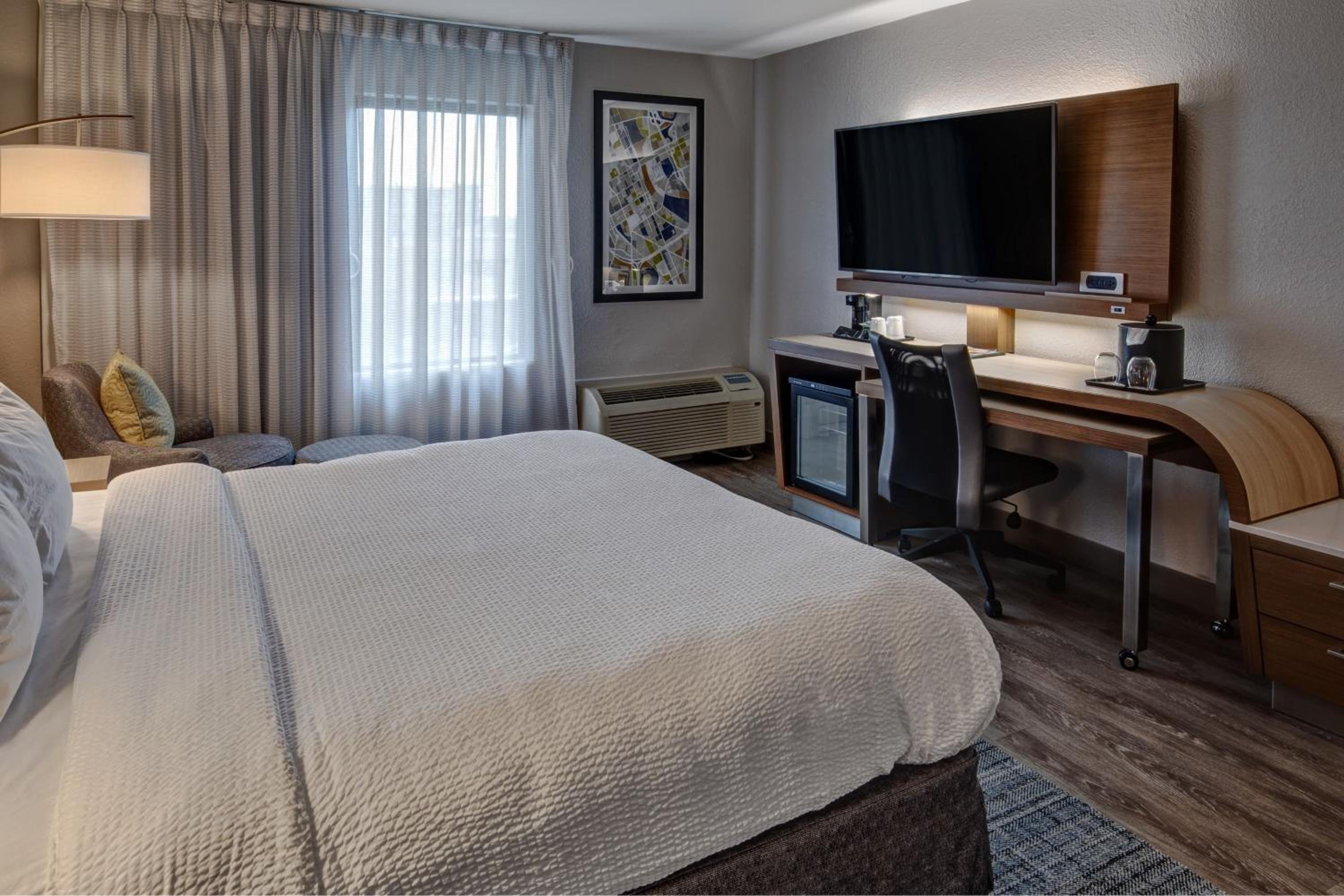 King Room with Sofa Bed - Hearing Accessible - Photo 4