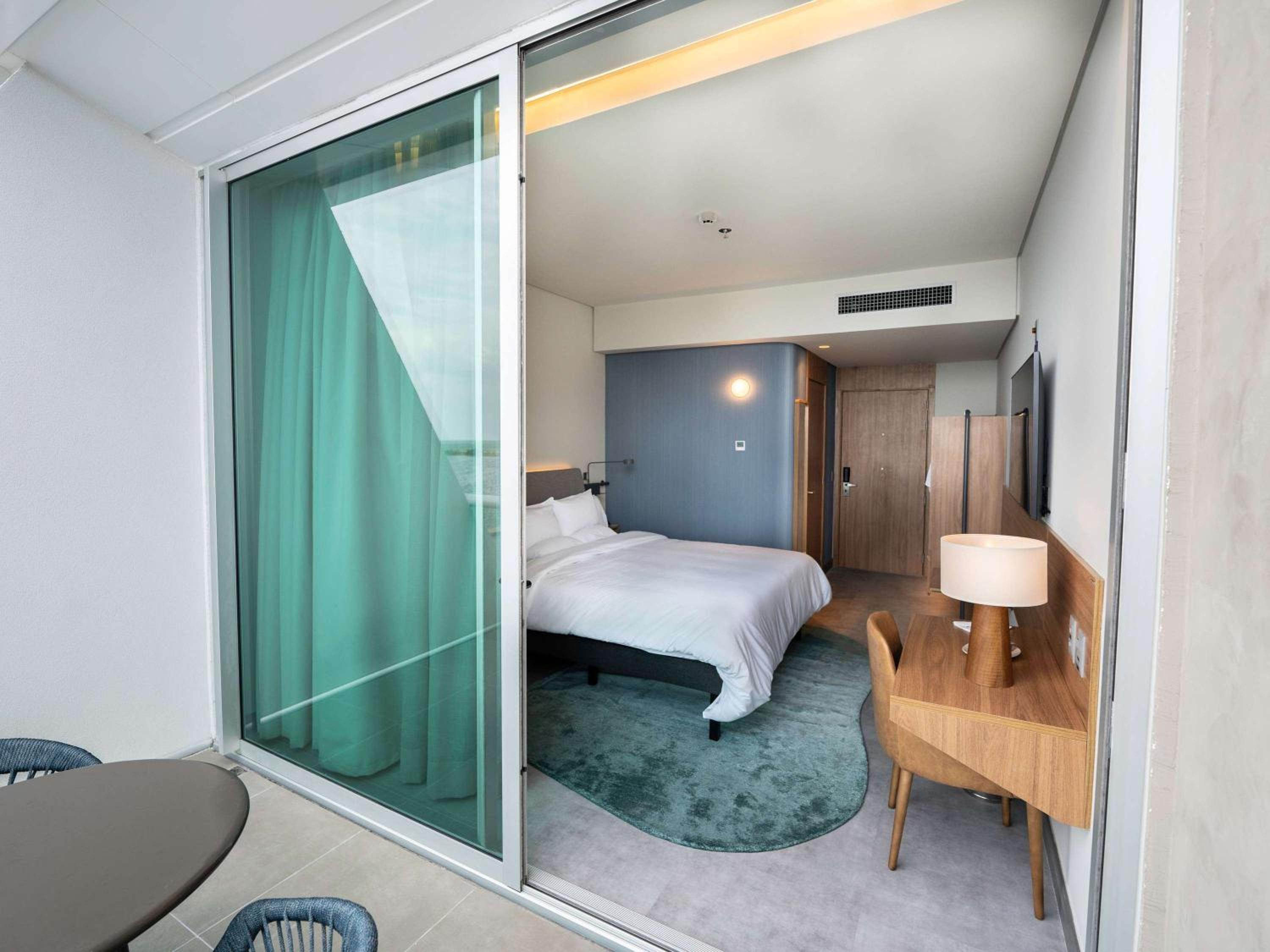 Superior Queen Apartment with Balcony and Sea View photo 3