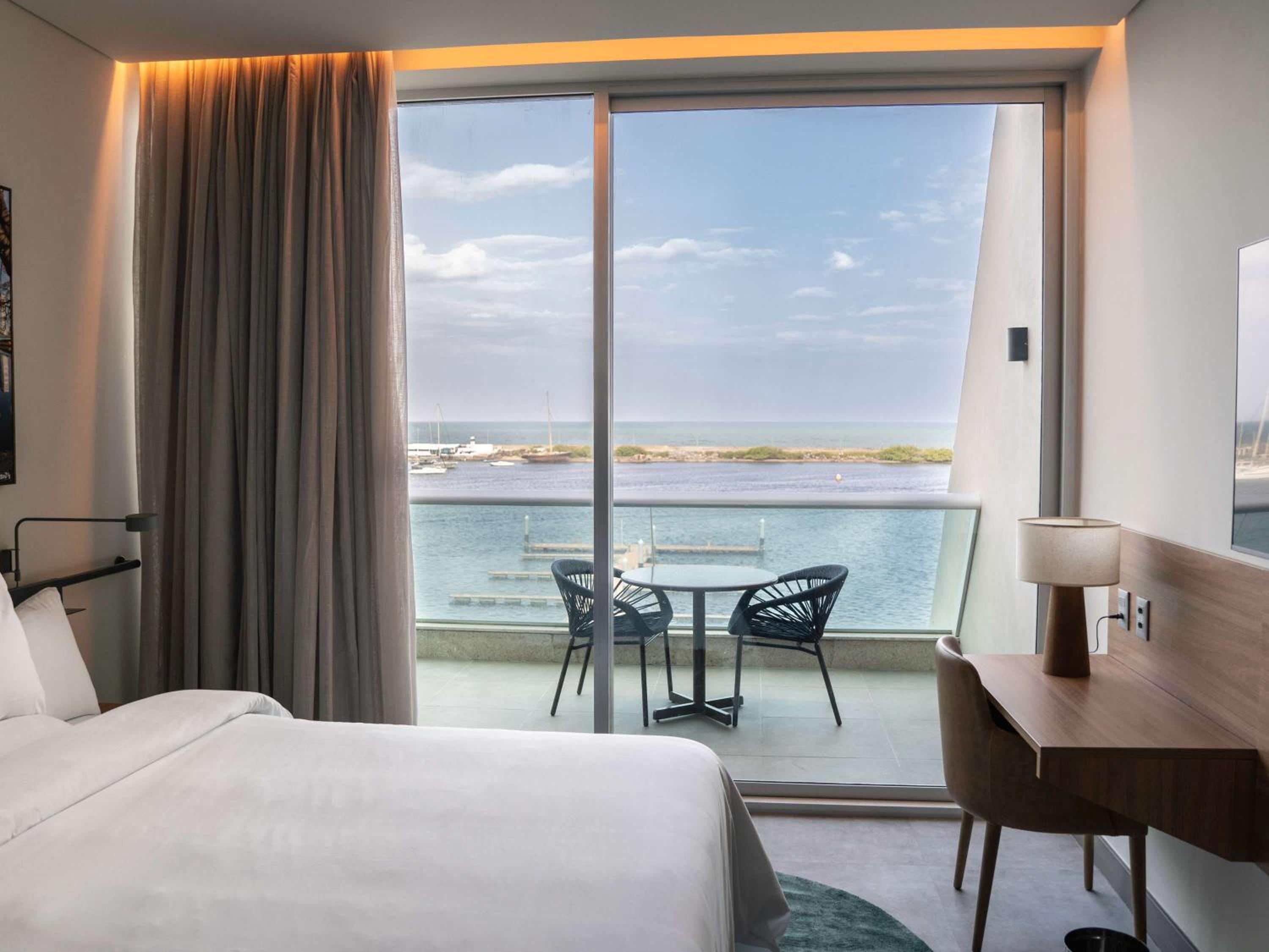 Executive Queen Apartment with Balcony and Sea View photo 1