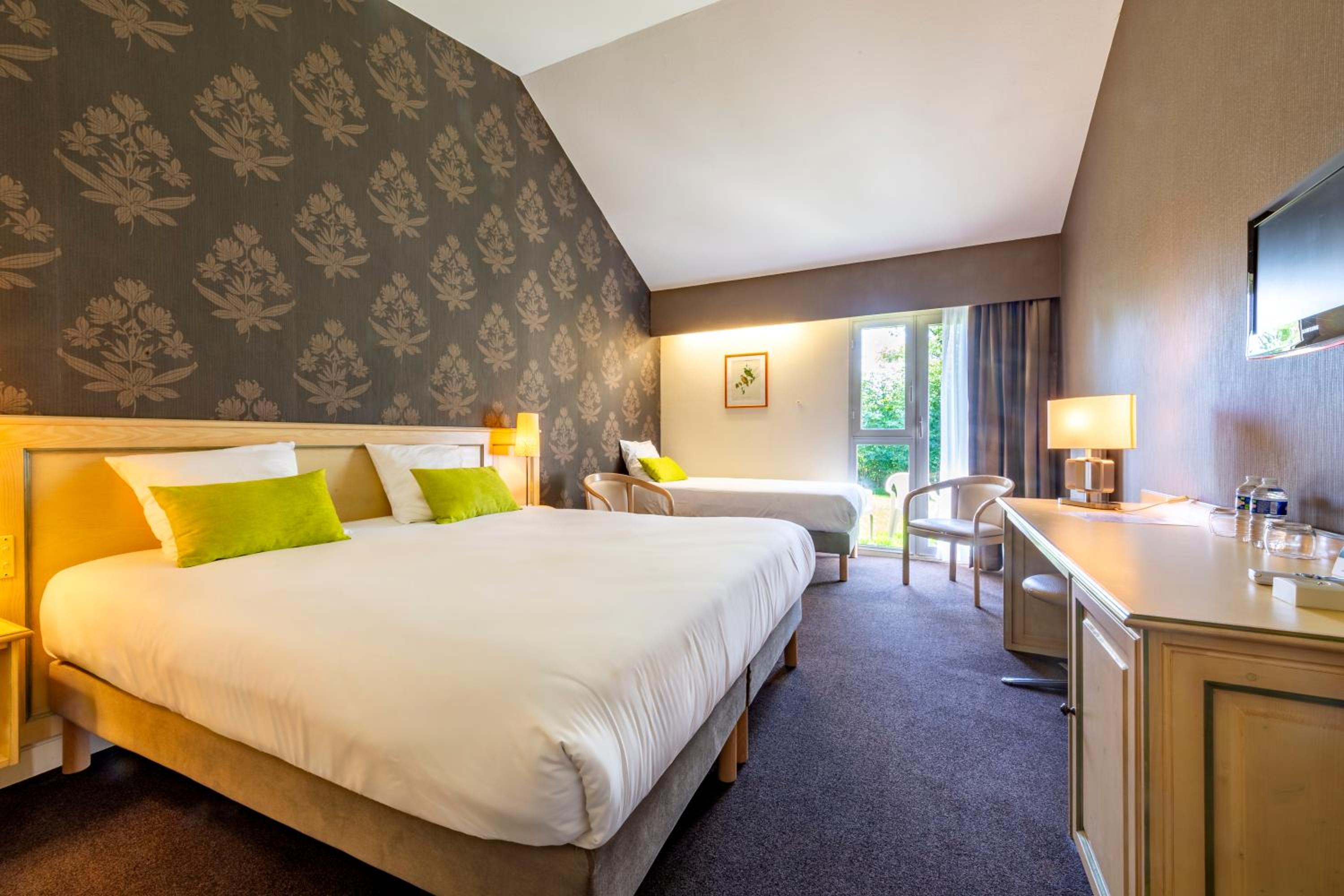 Triple Room With Pool View photo 1