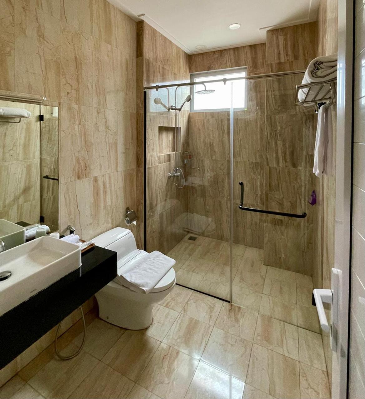 King Suite with Balcony photo 2
