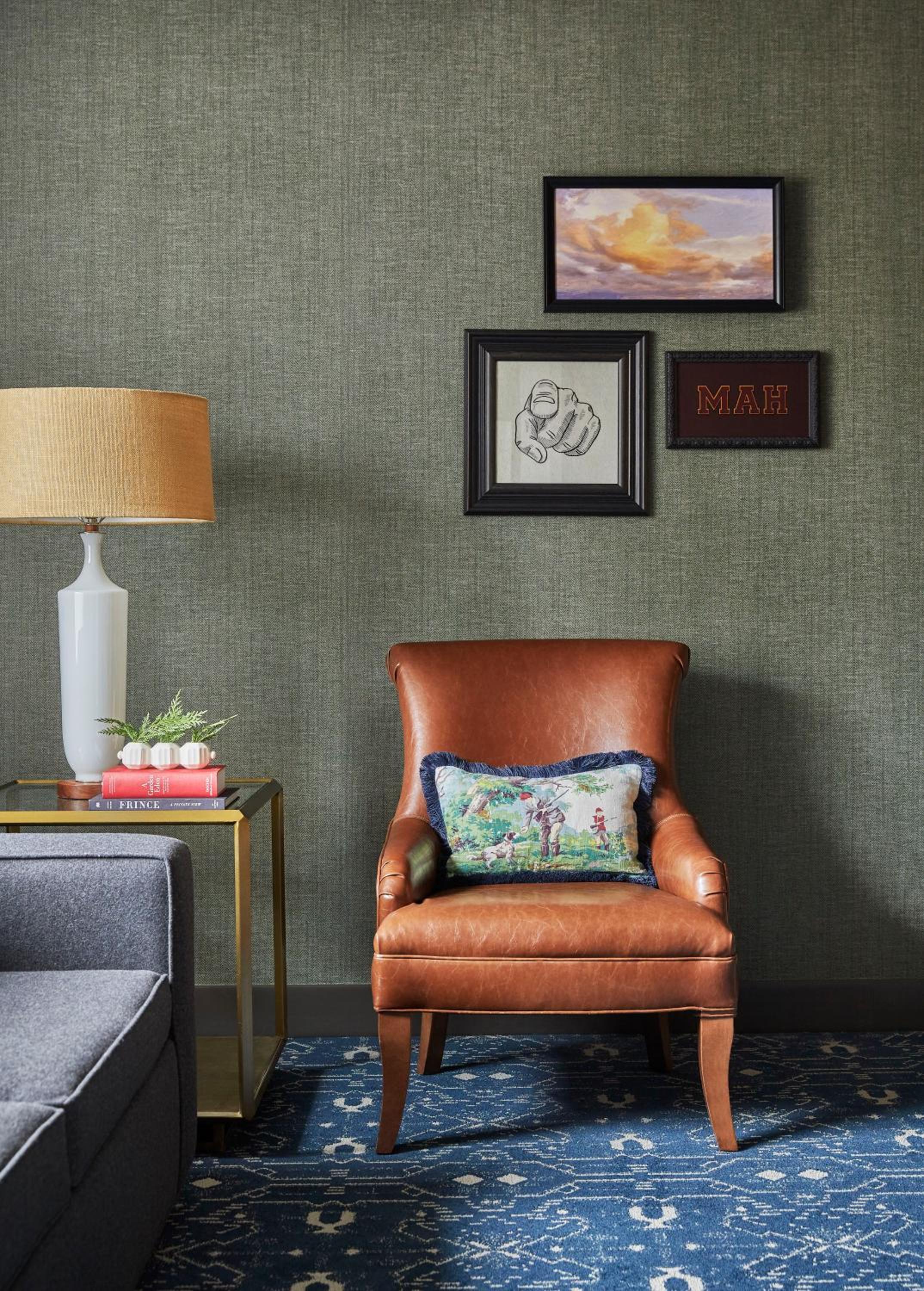 Parlor photo 1