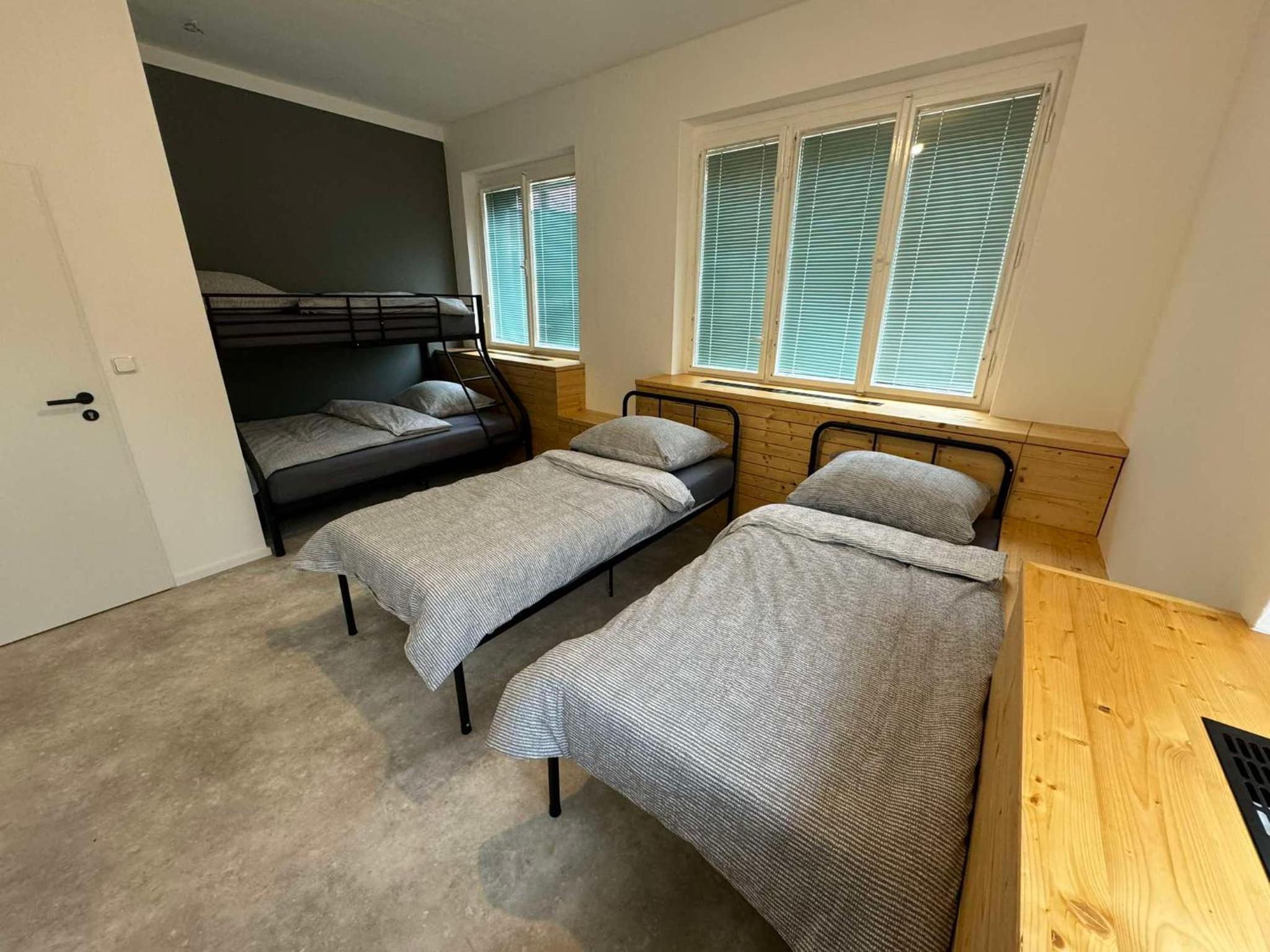 Economy Quadruple Room with Shared Bathroom photo 2