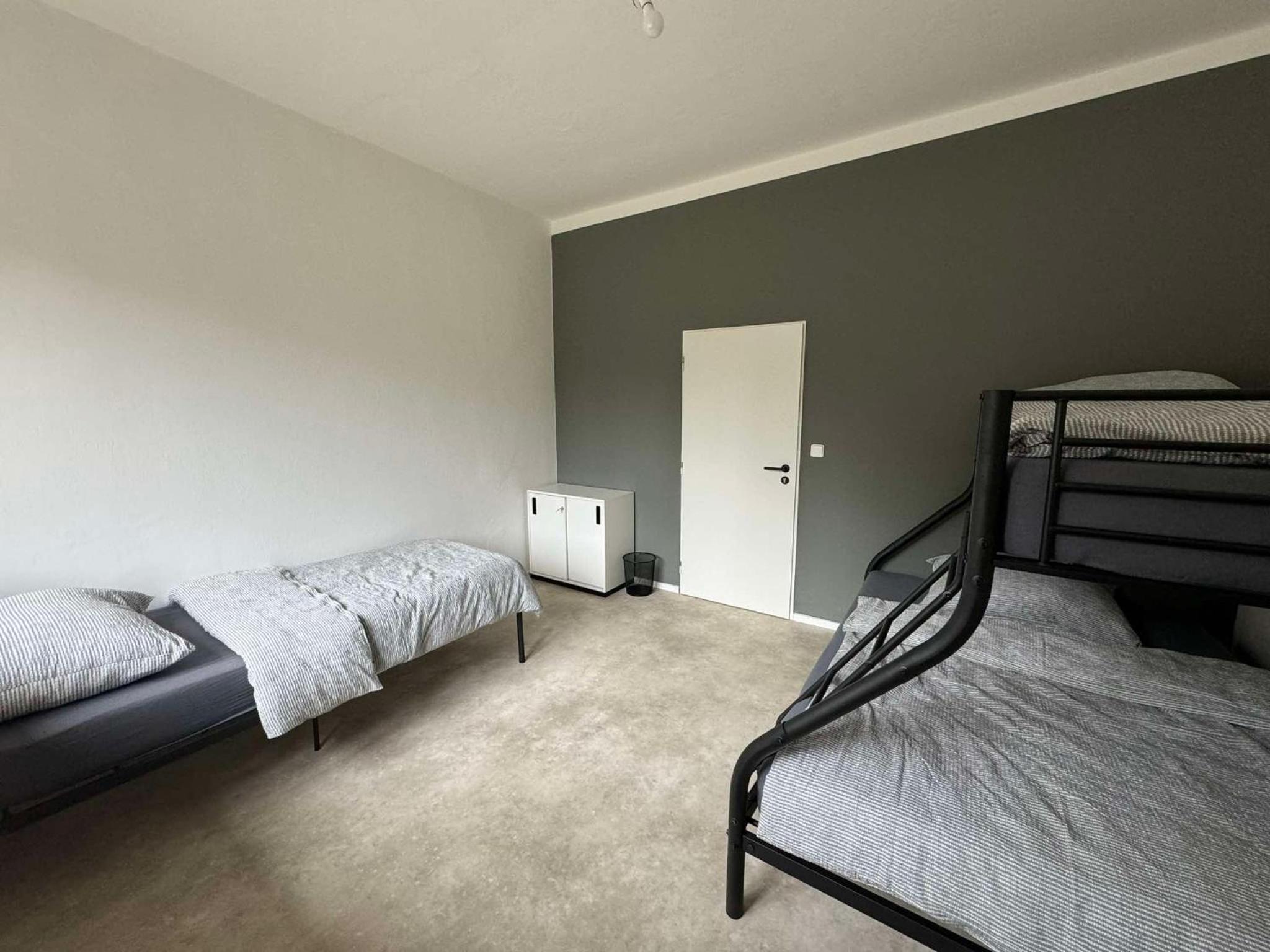 Basic Triple Room with Shared Bathroom photo 2