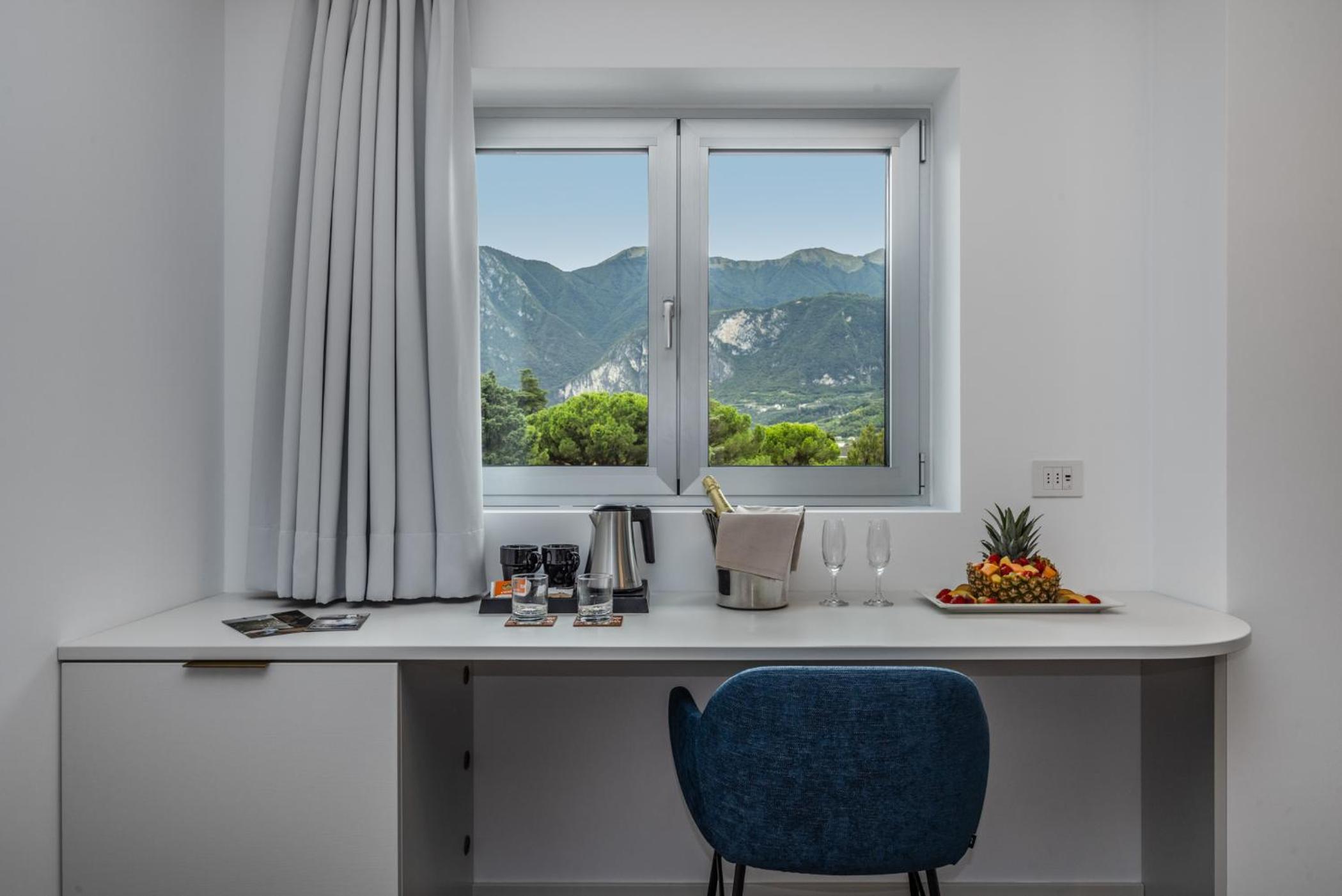 Superior Double or Twin Room with Pool View - Photo 3