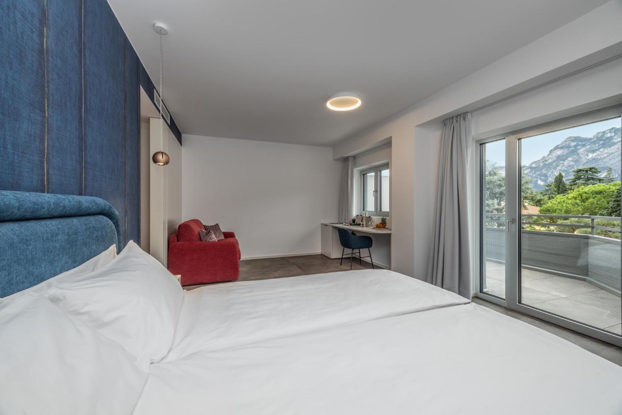 Superior Double or Twin Room with Pool View - Photo 1