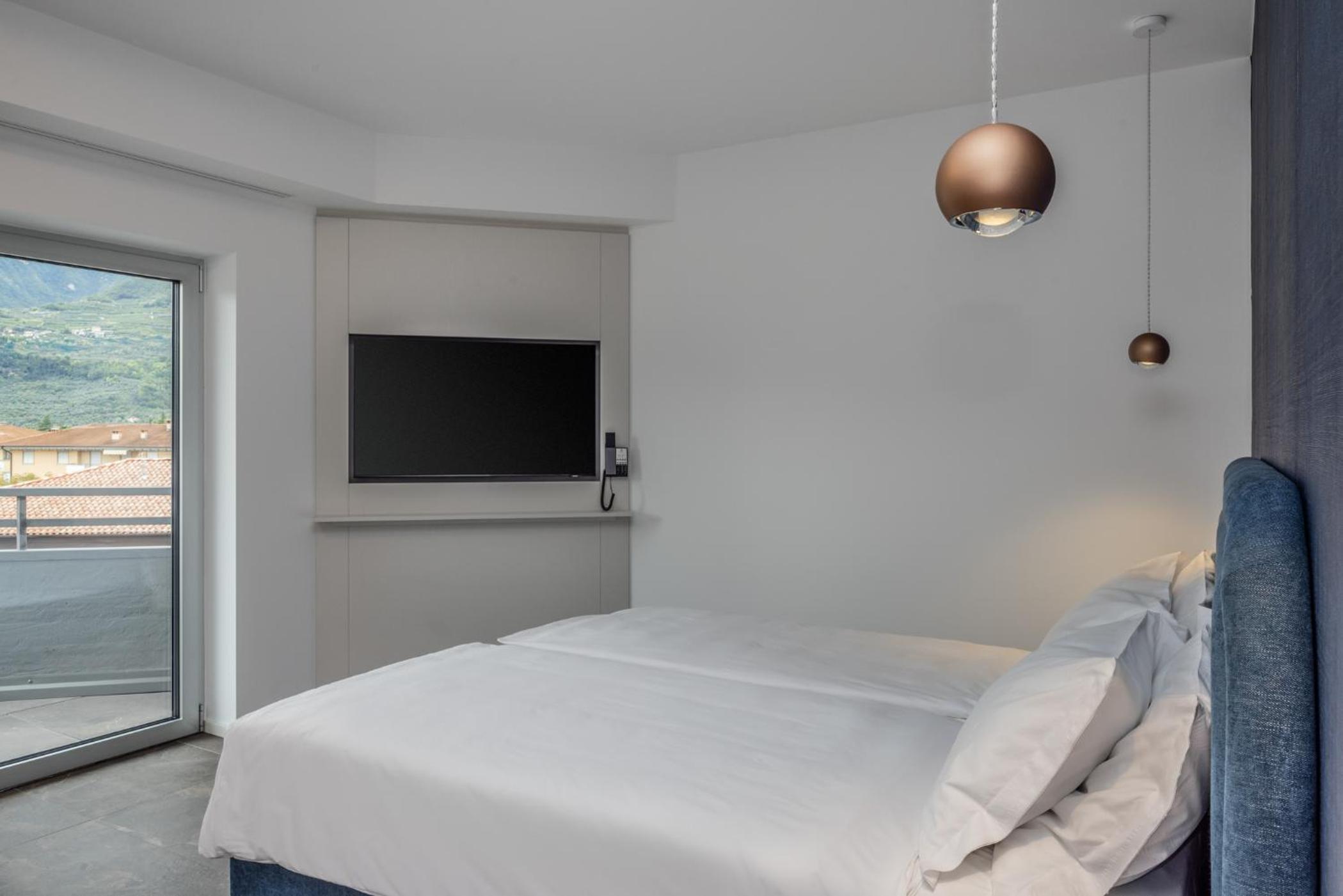 Superior Double or Twin Room with Pool View - Photo 5