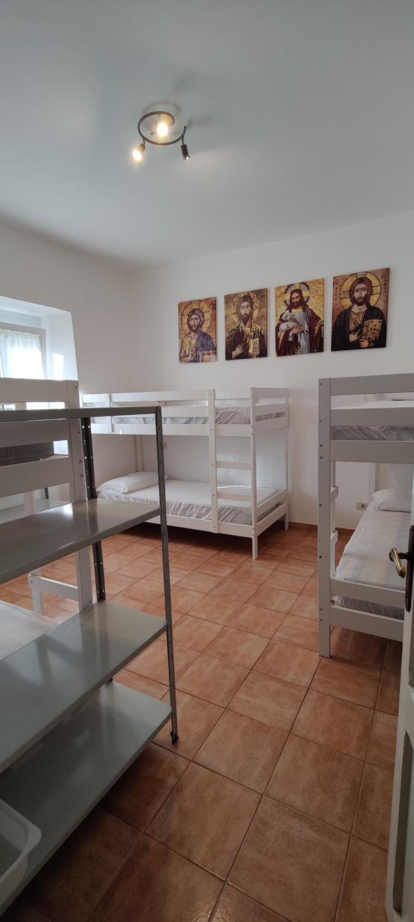 Bed in 6-Bed Mixed Dormitory Room photo 1