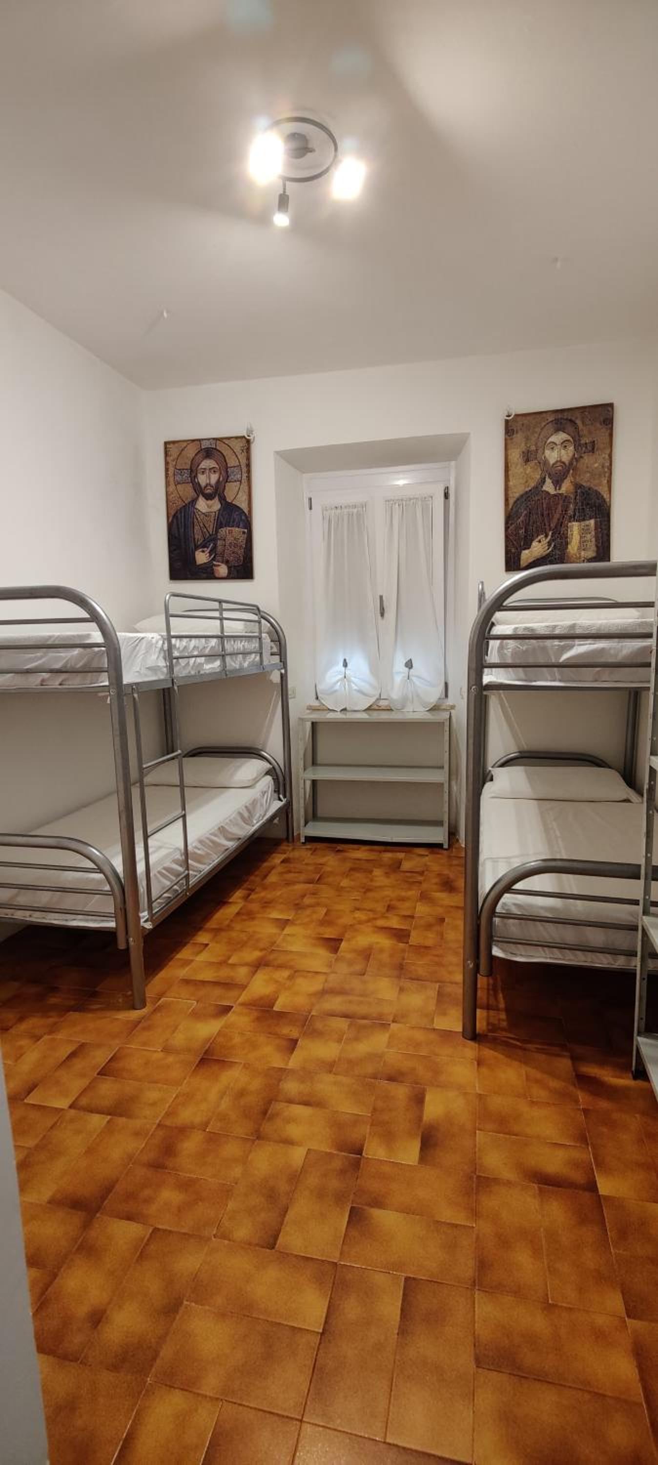 Bed in 4-Bed Dormitory Room photo 1