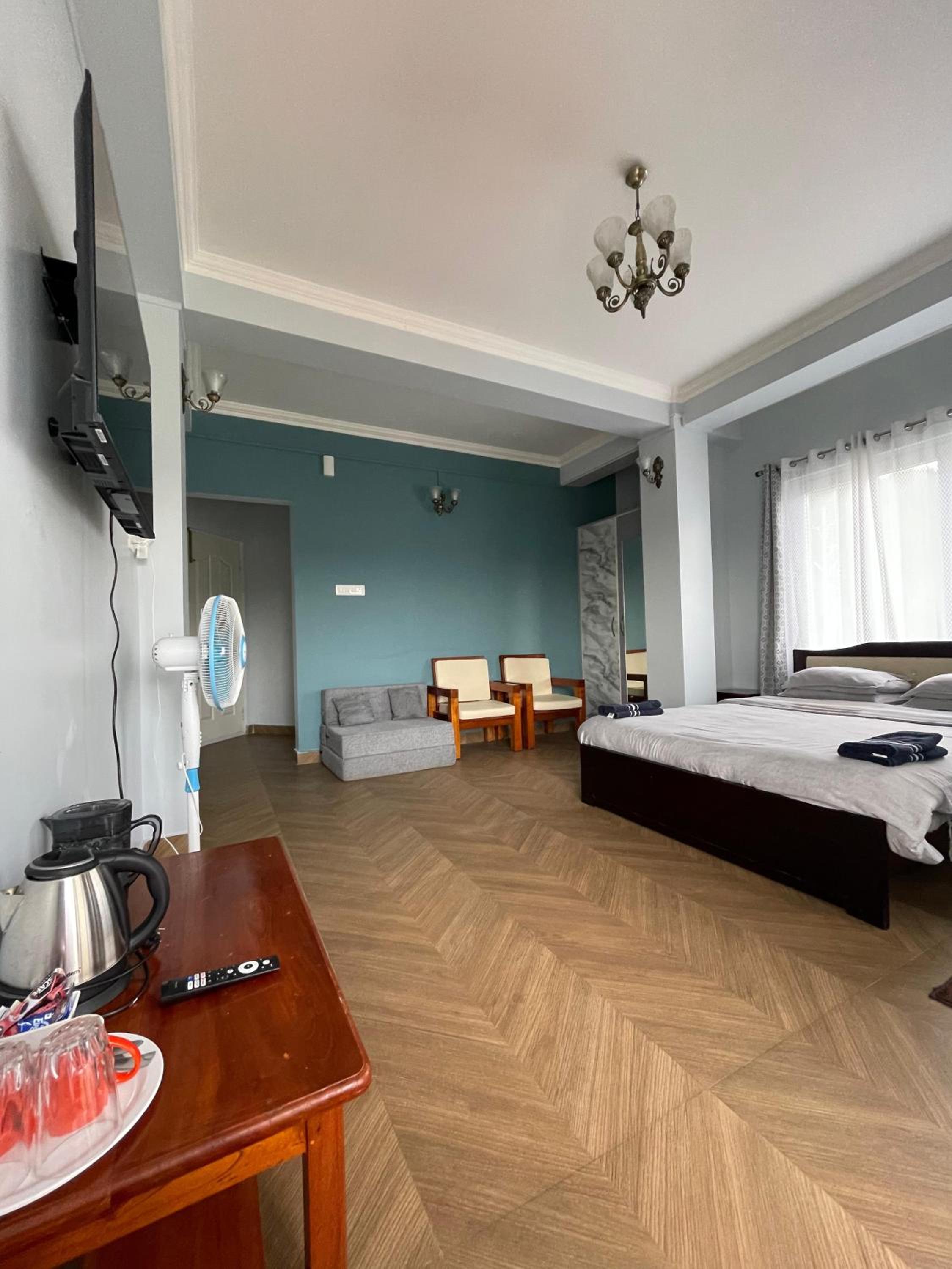 Queen Room with Balcony - Photo 1