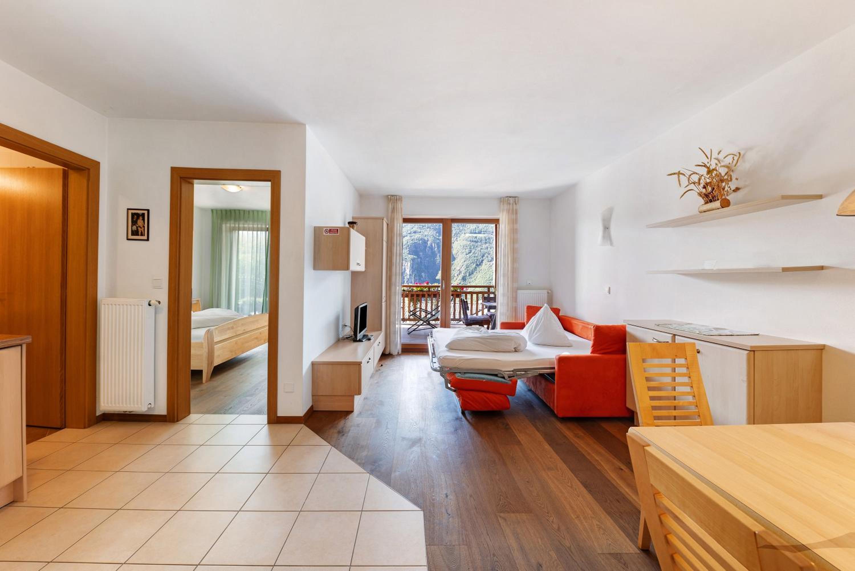 One-Bedroom Apartment with Garden View photo 2