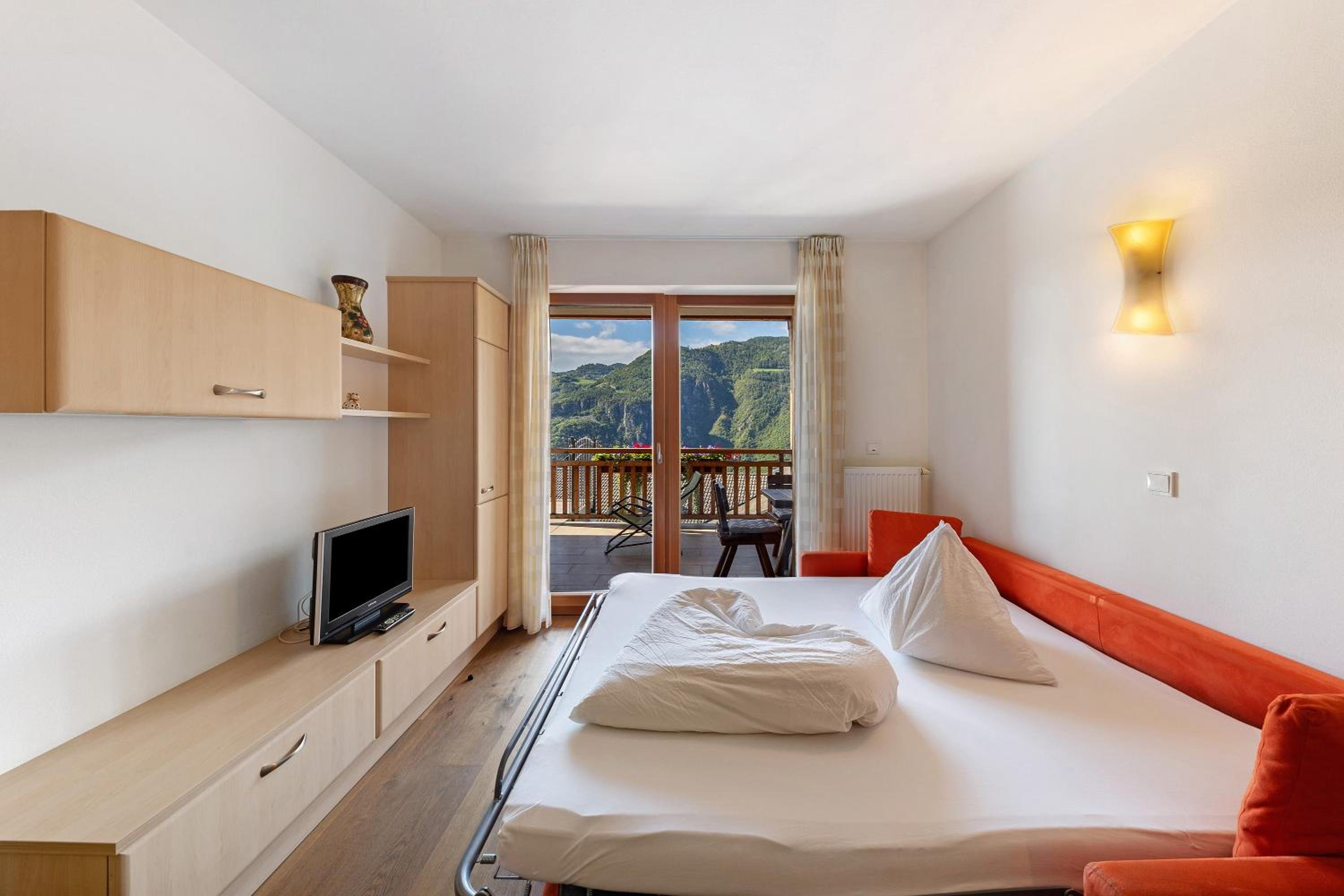 One-Bedroom Apartment with Garden View photo 3