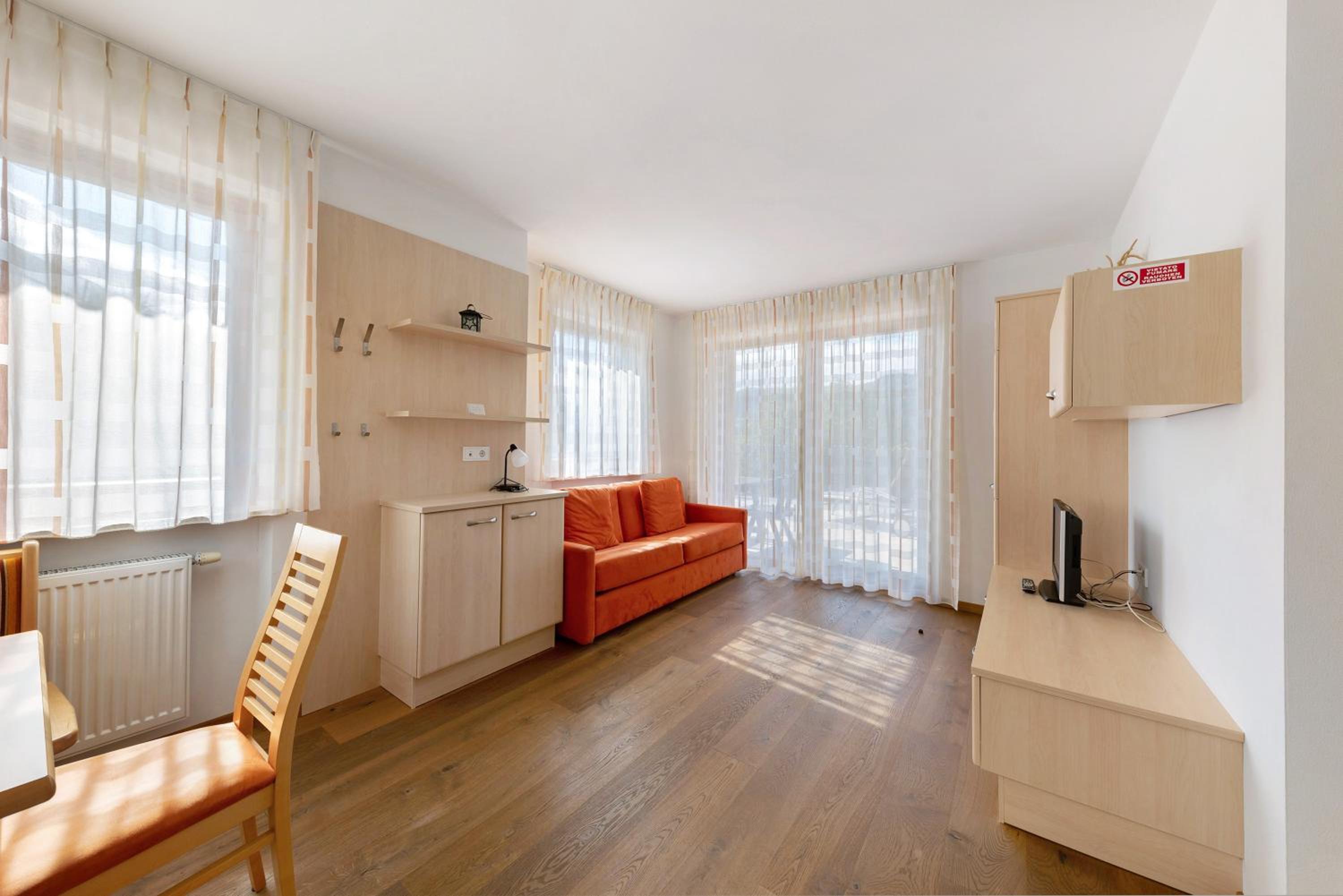 One-Bedroom Apartment with Garden View photo 3