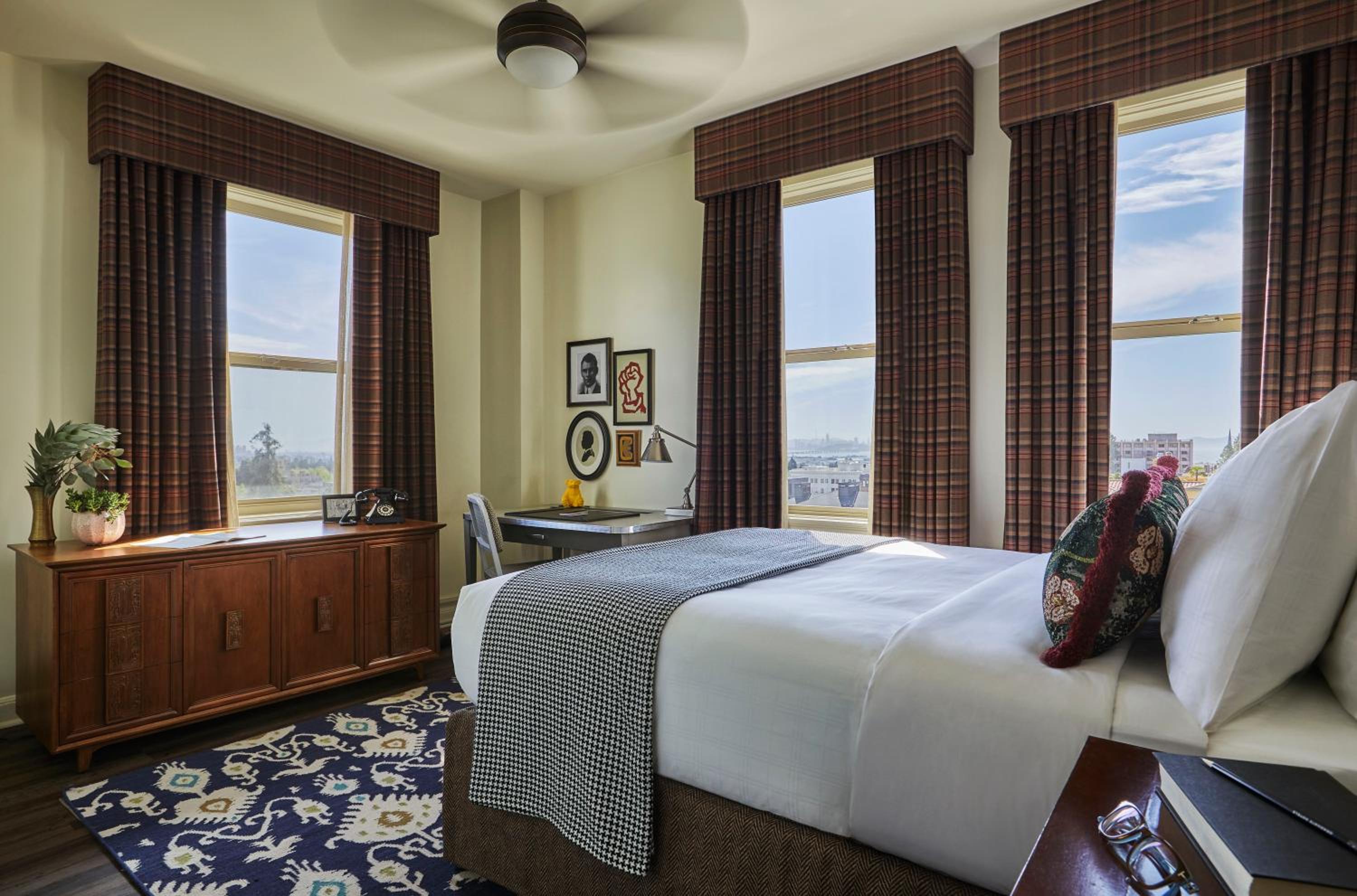 Graduate Queen Room - Photo 4