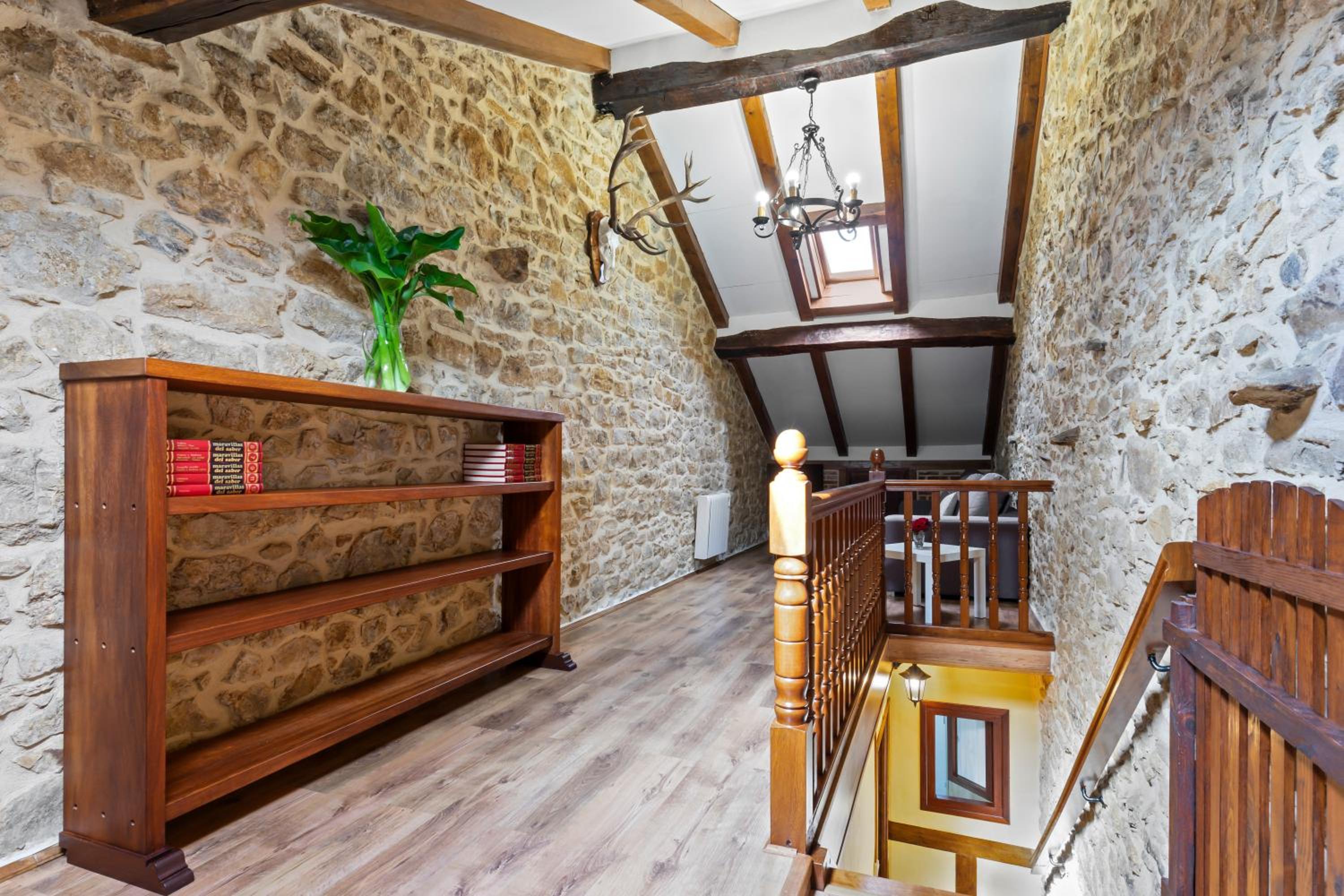 Three-Bedroom Apartment with Mountain View photo 2