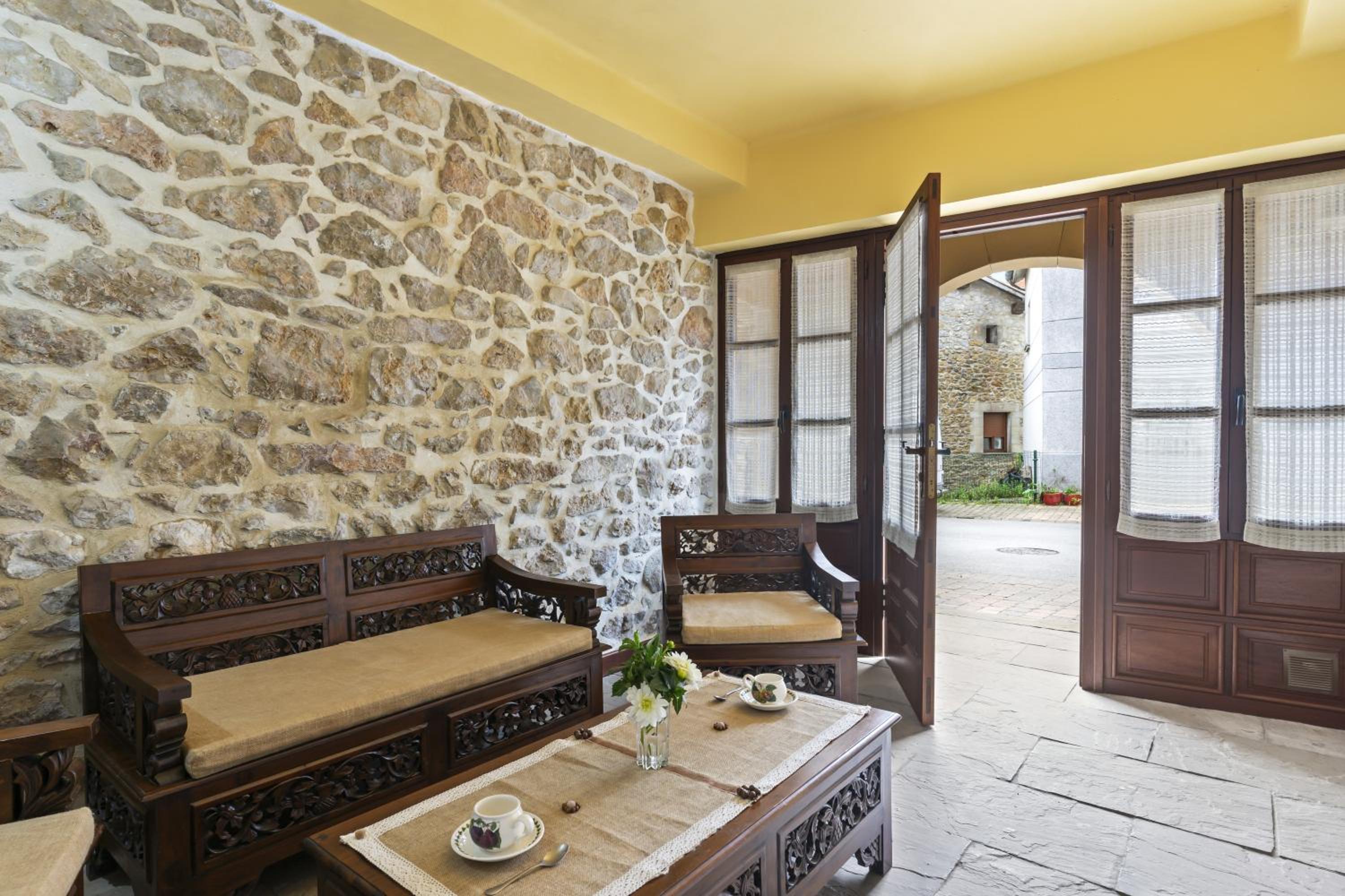 Three-Bedroom Apartment with Mountain View photo 3