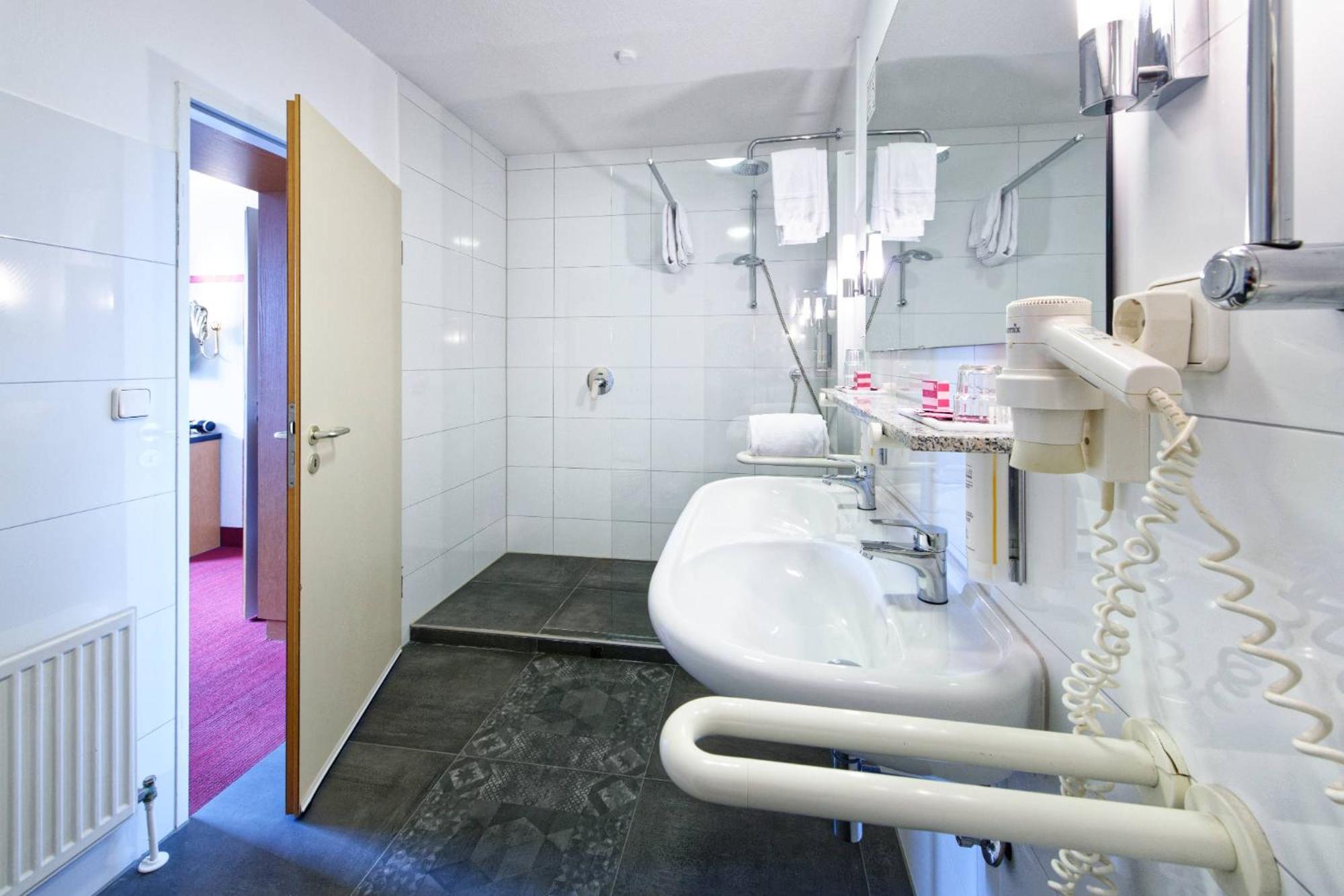 Suite - Photo 8