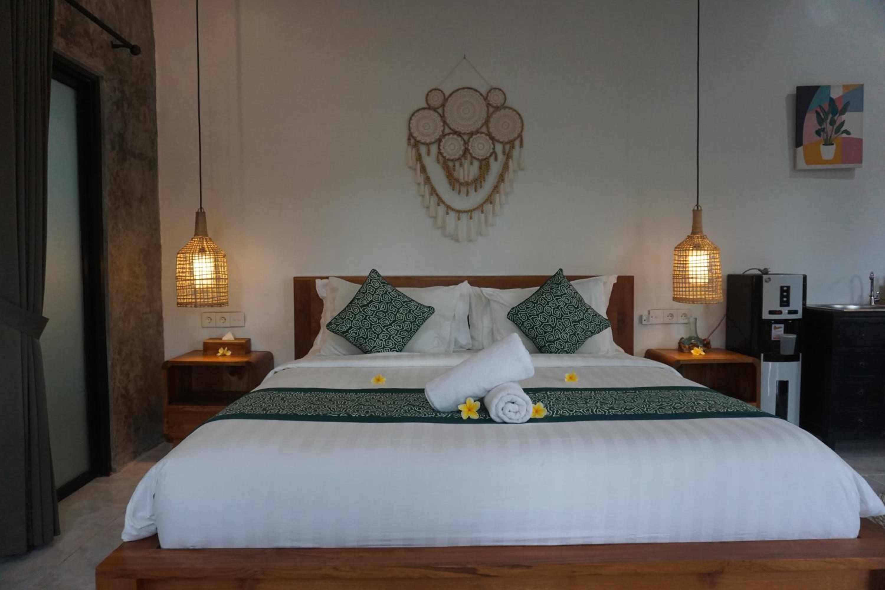 Suite with Pool View - Photo 20
