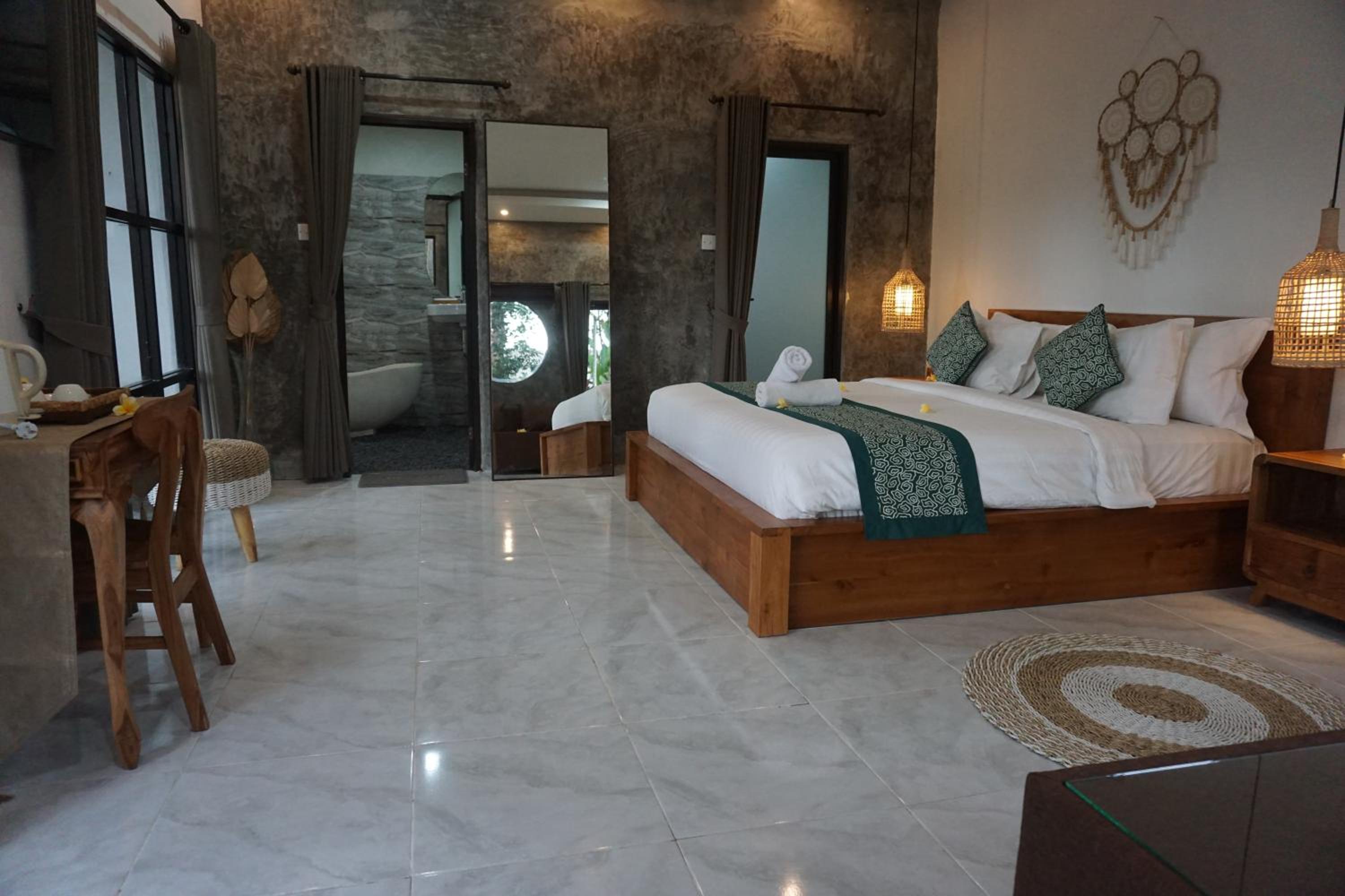 Suite with Pool View - Photo 19