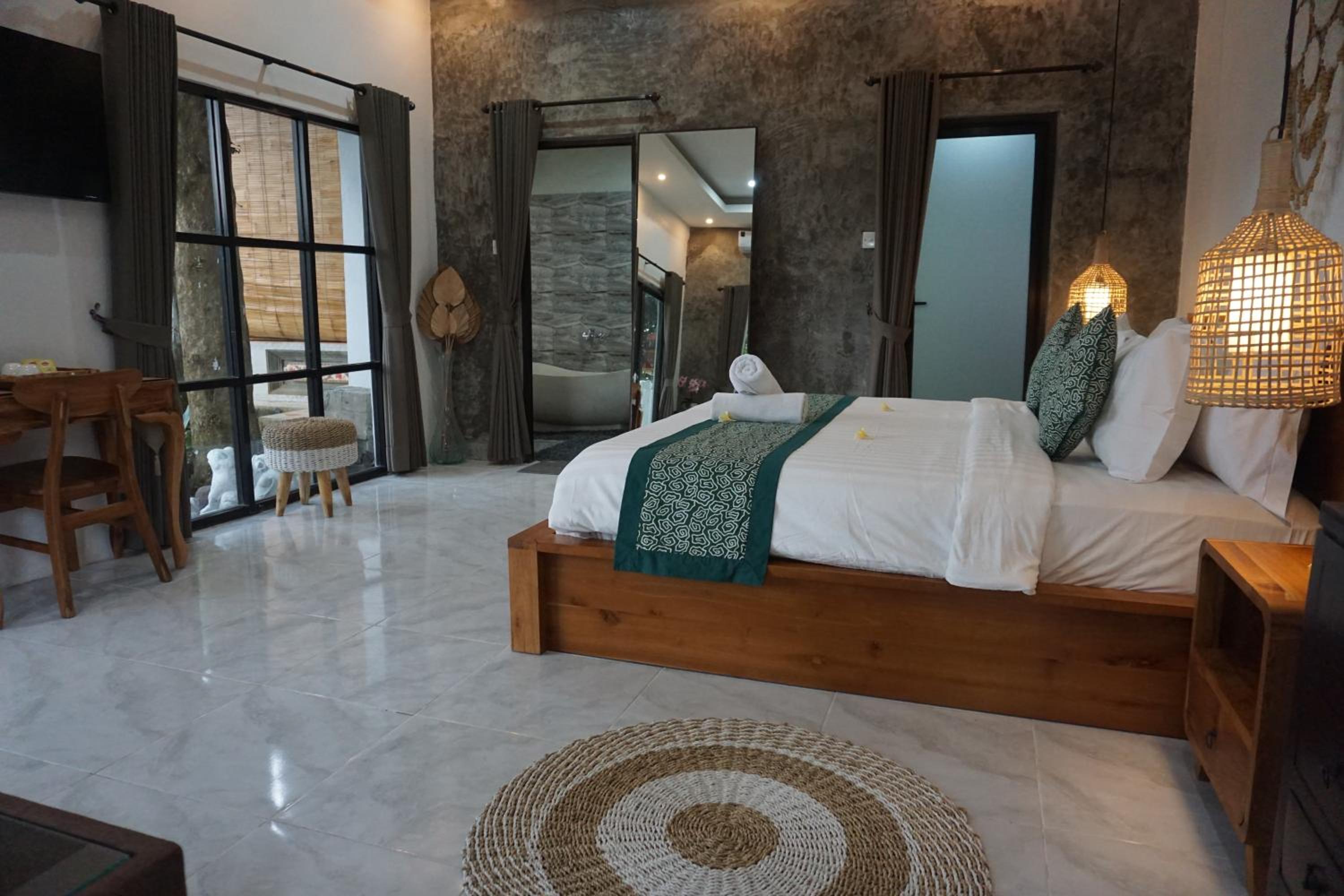 Suite with Pool View - Photo 10