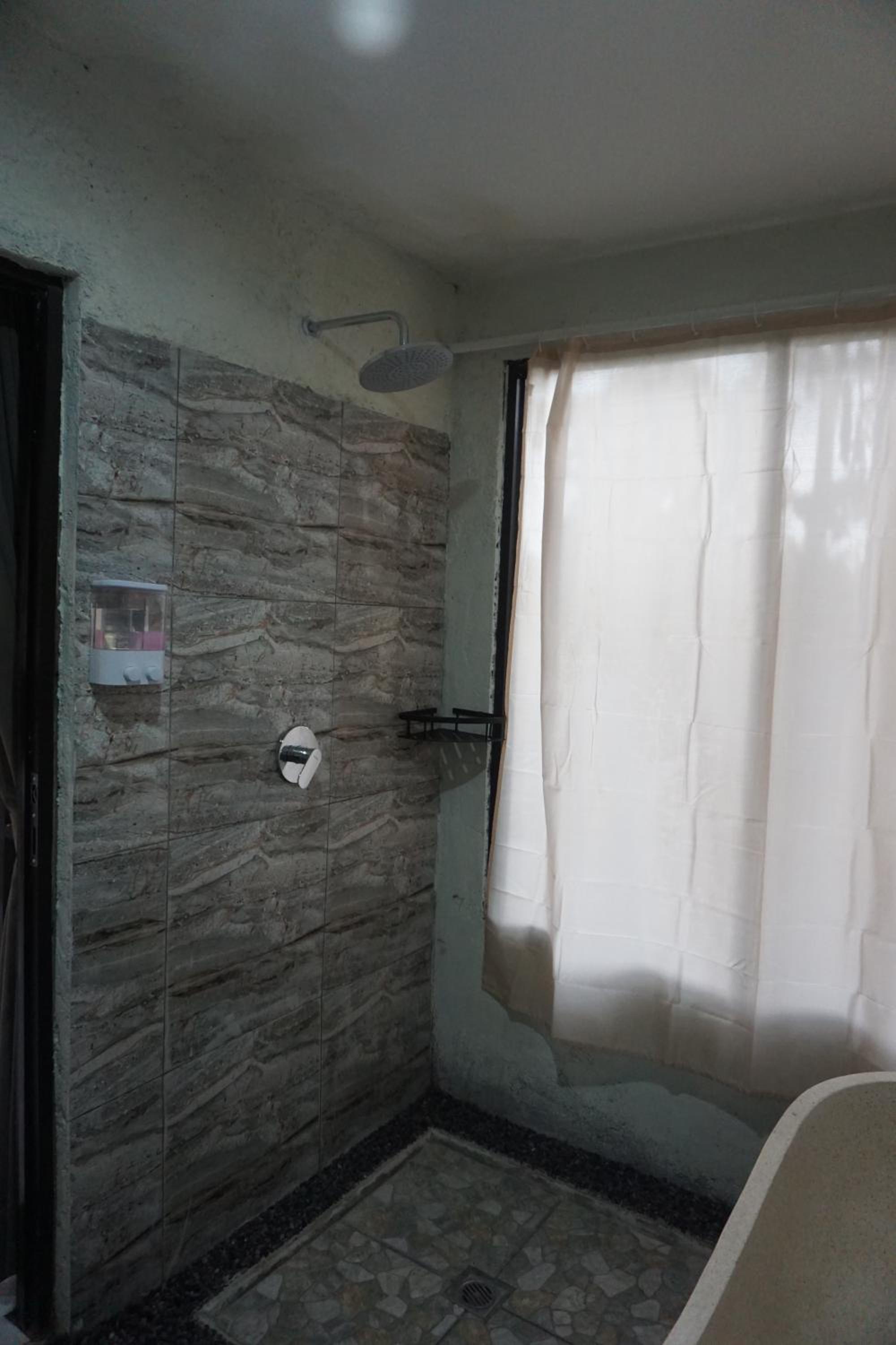 Suite with Pool View - Photo 7