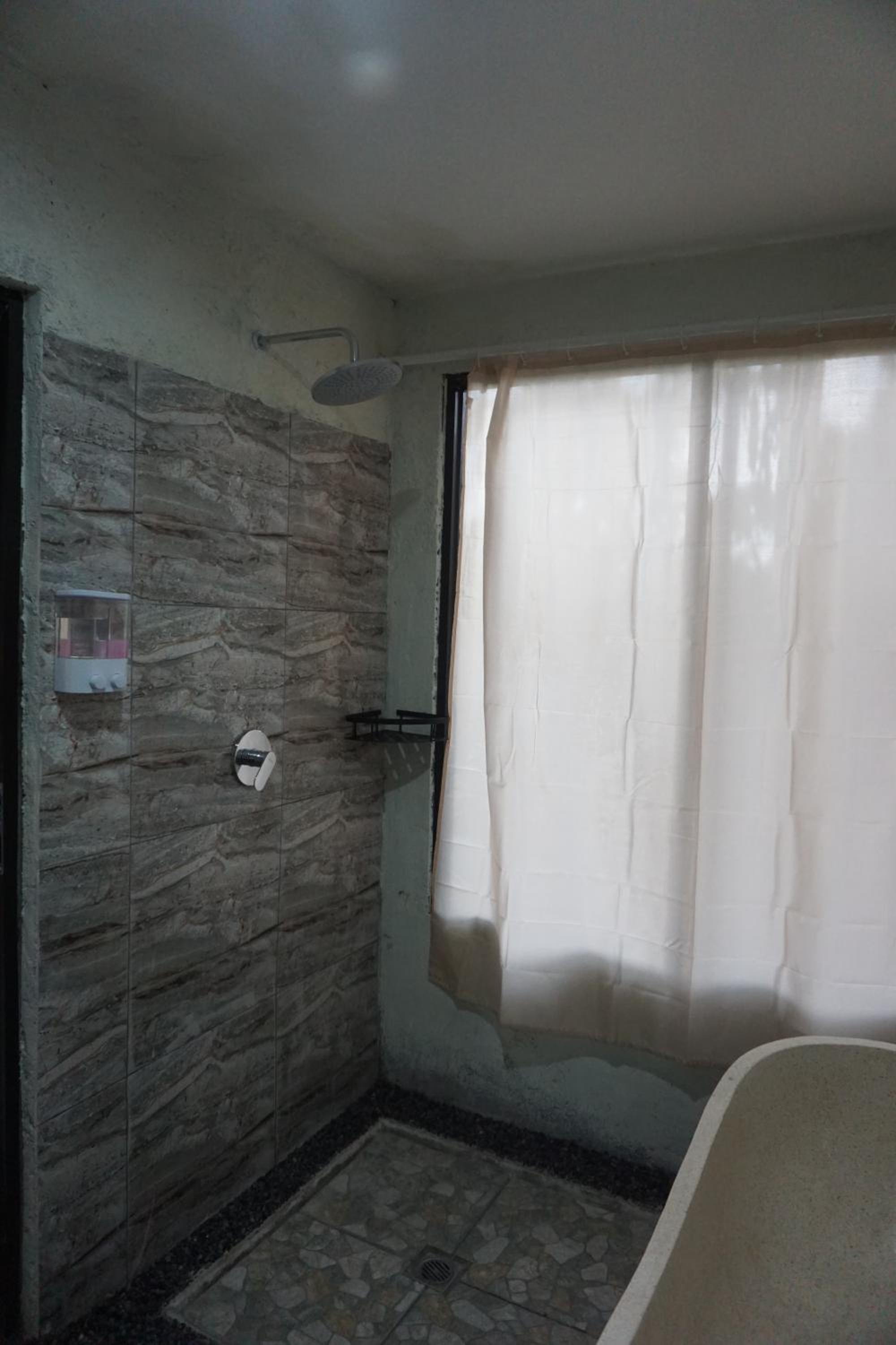 Suite with Pool View - Photo 8