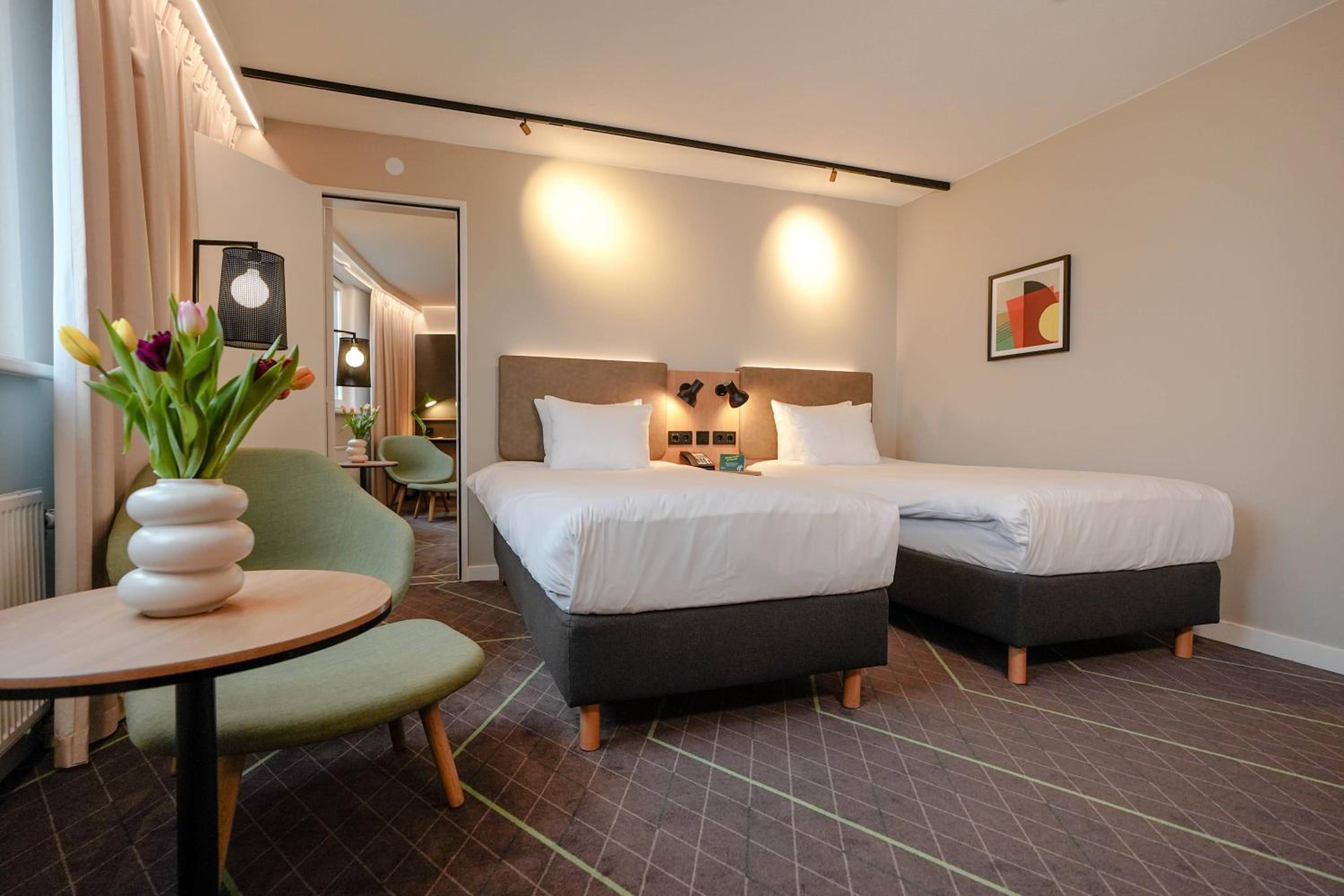 Standard Twin Room - Photo 4