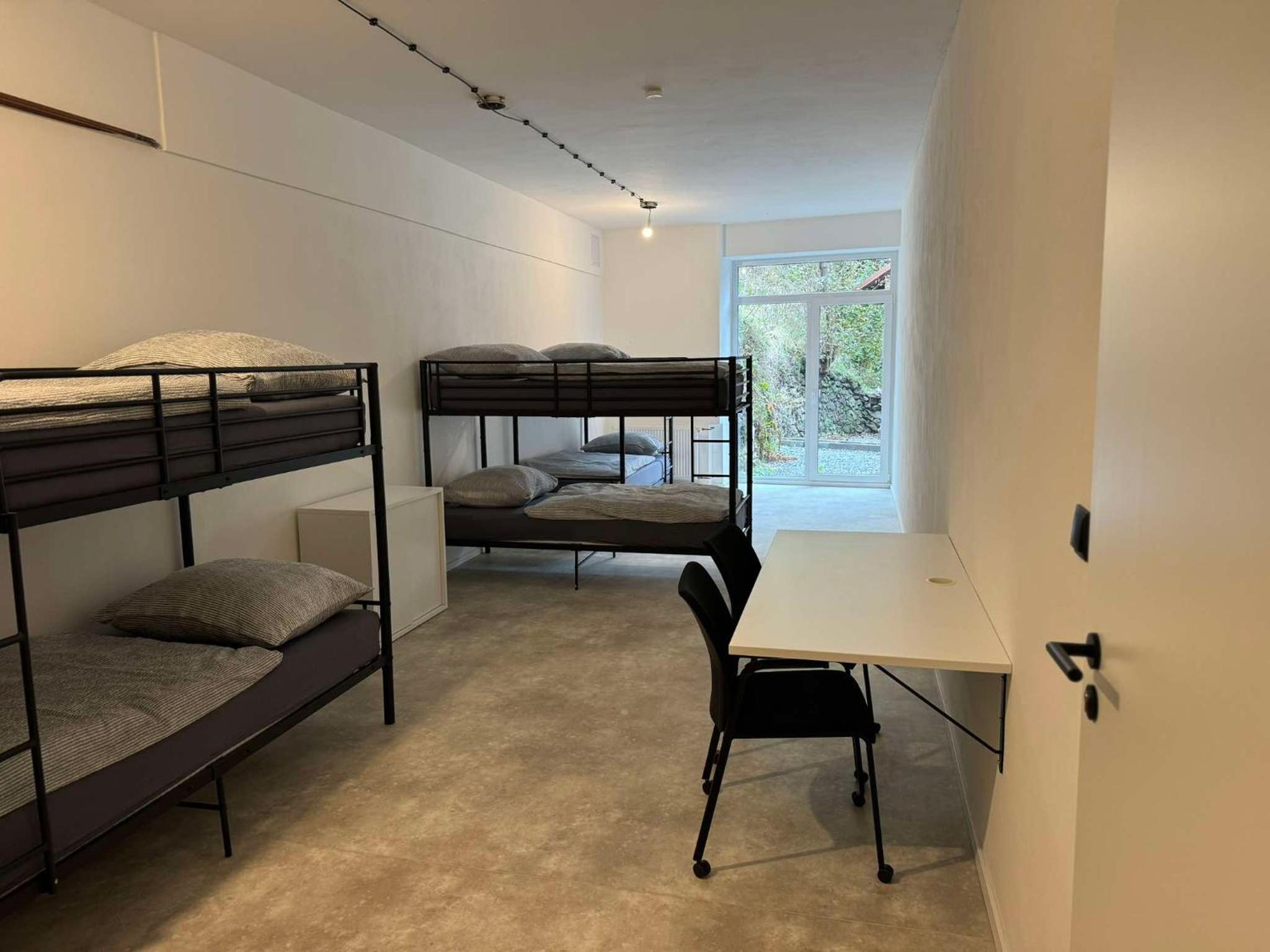 8-Bed Mixed Dormitory Room photo 3
