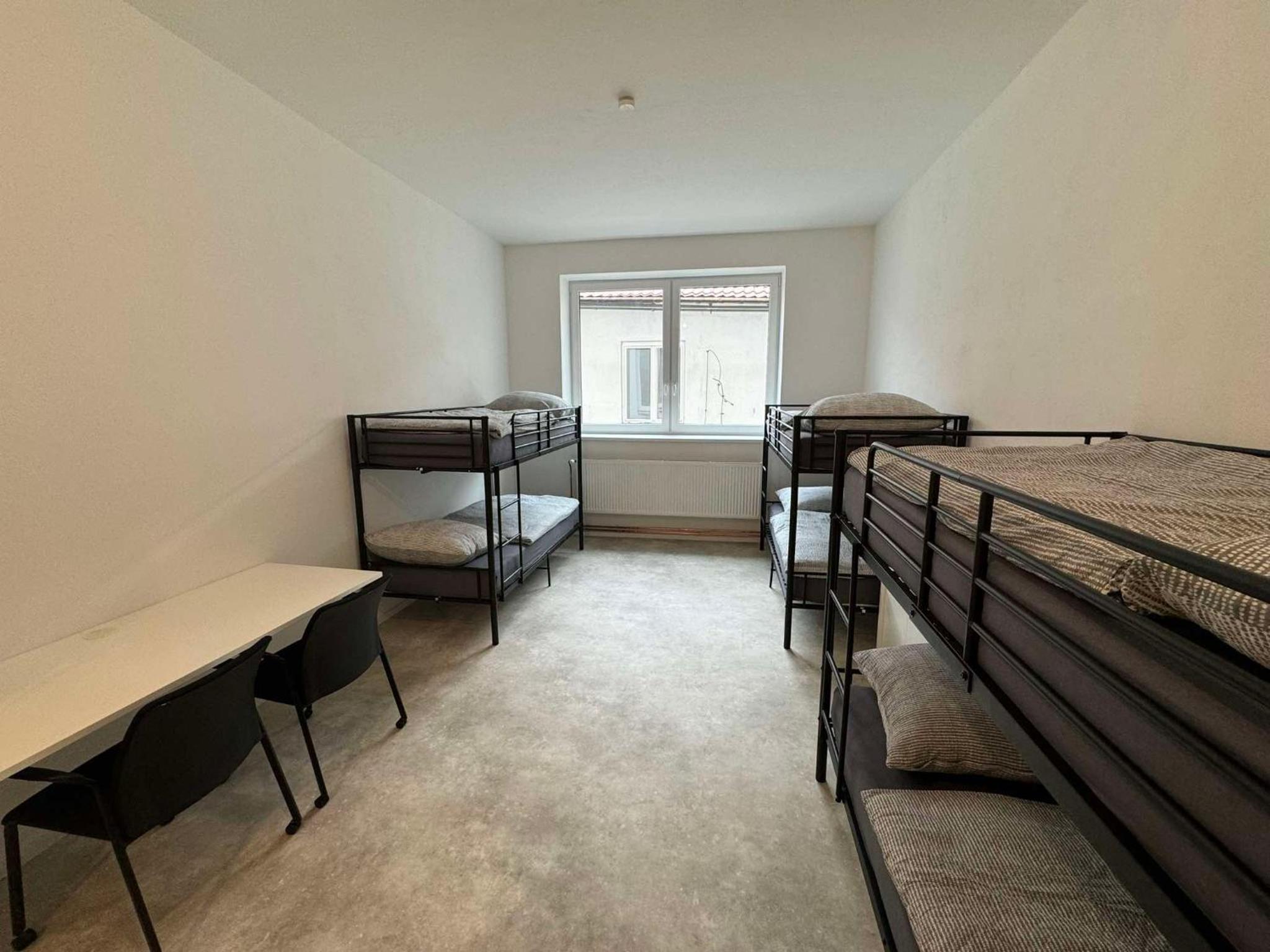 6-Bed Mixed Dormitory Room photo 2