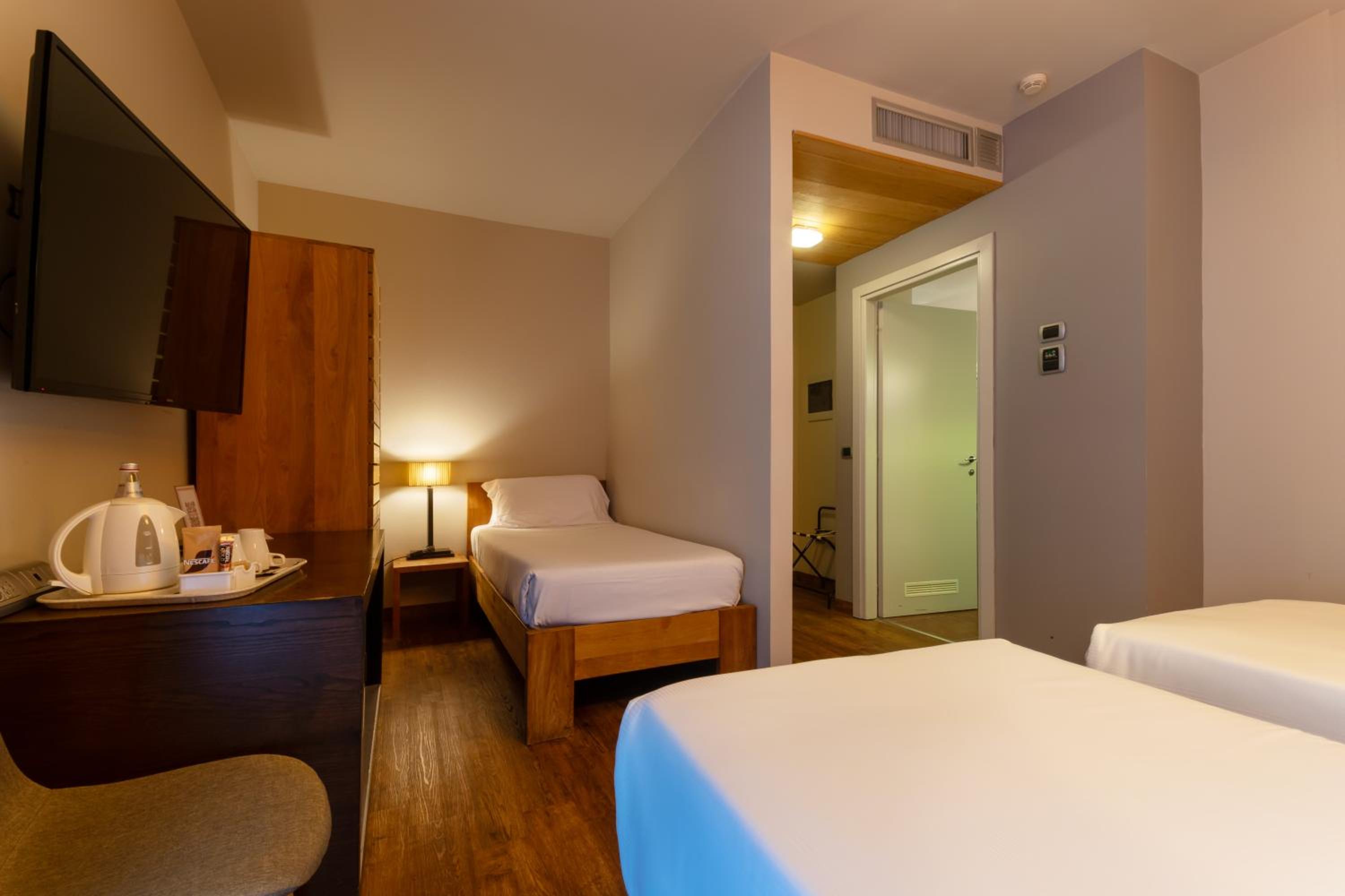 Classic Triple Room - Photo 1