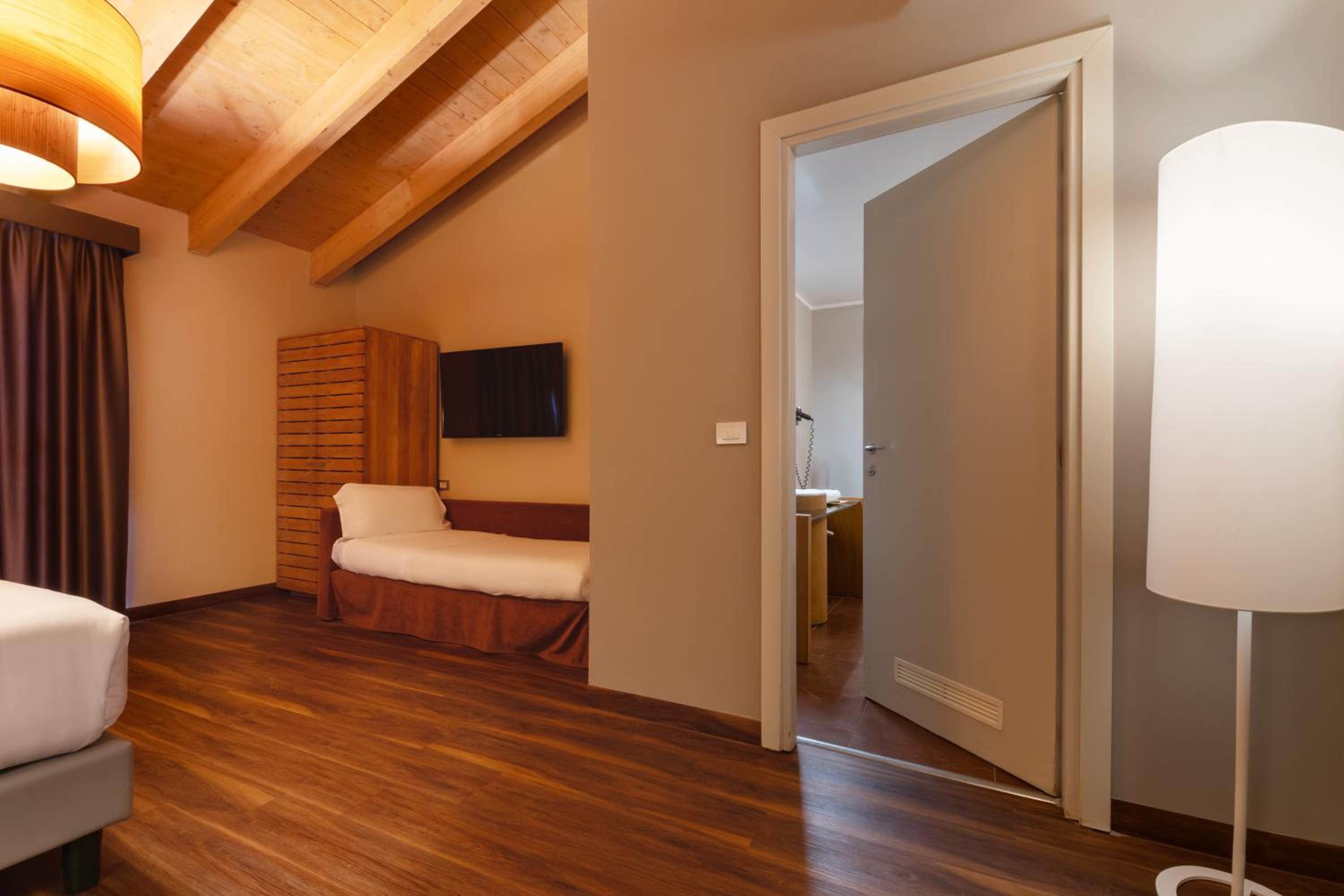 Family Room - Photo 3